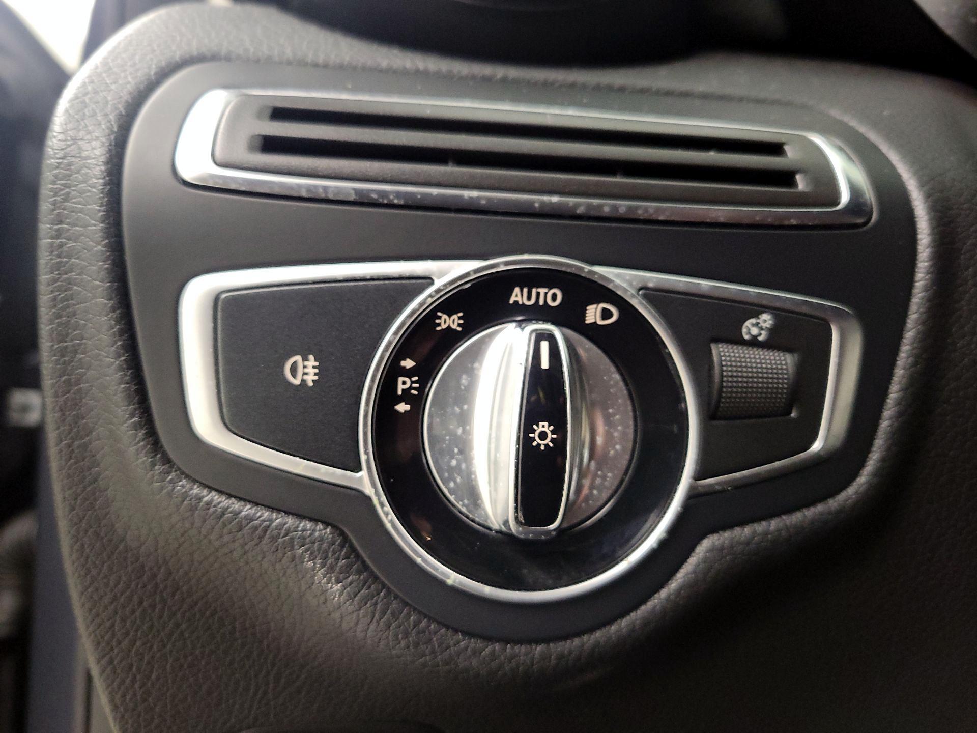 Thumbnail: 2016 Mercedes-Benz C-Class - 13