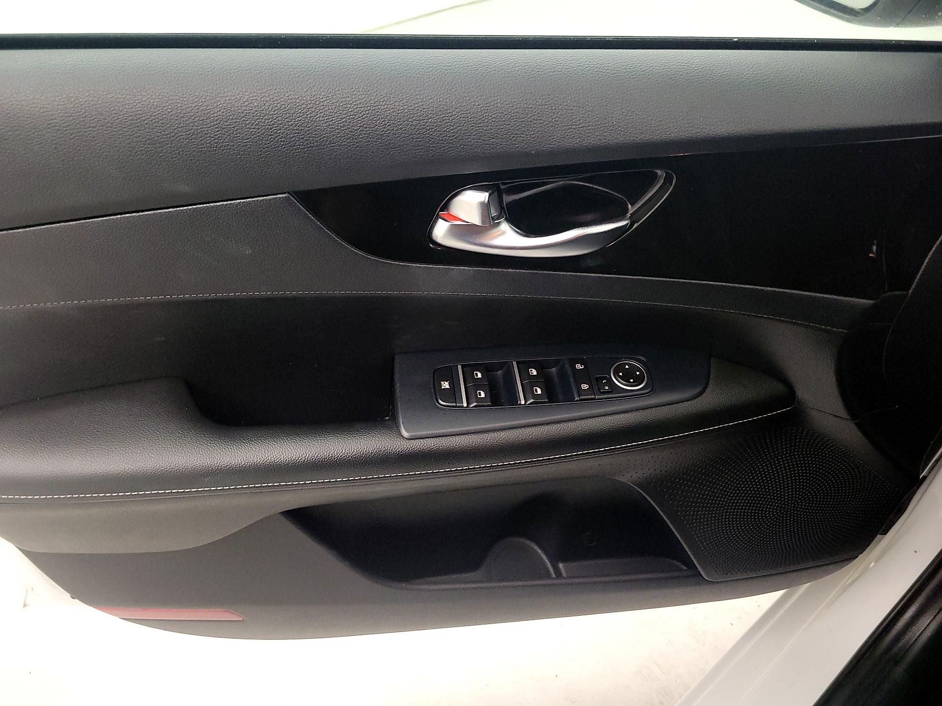 Thumbnail: 2020 Kia Forte - 12