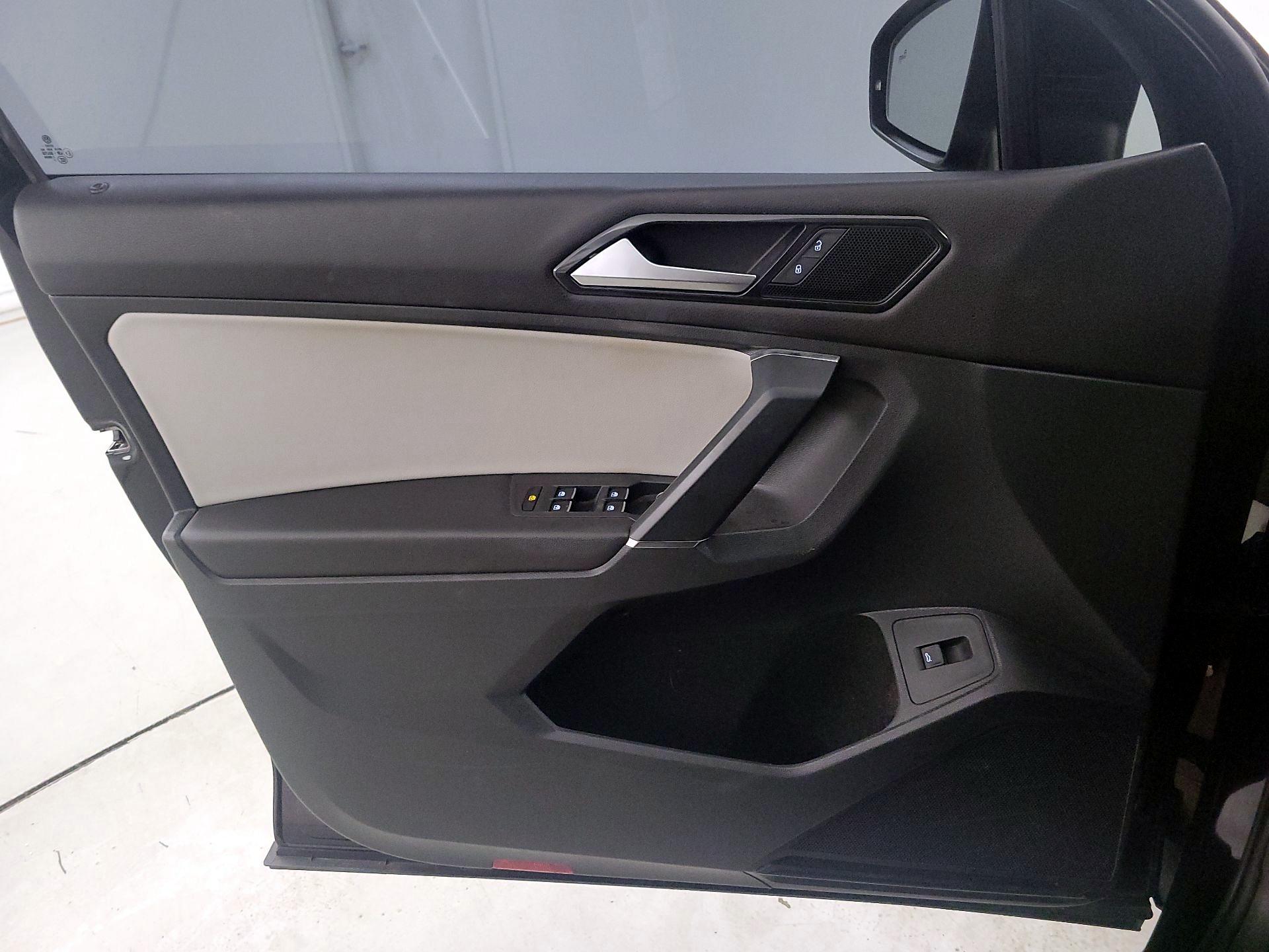 Thumbnail: 2018 Volkswagen Tiguan - 12