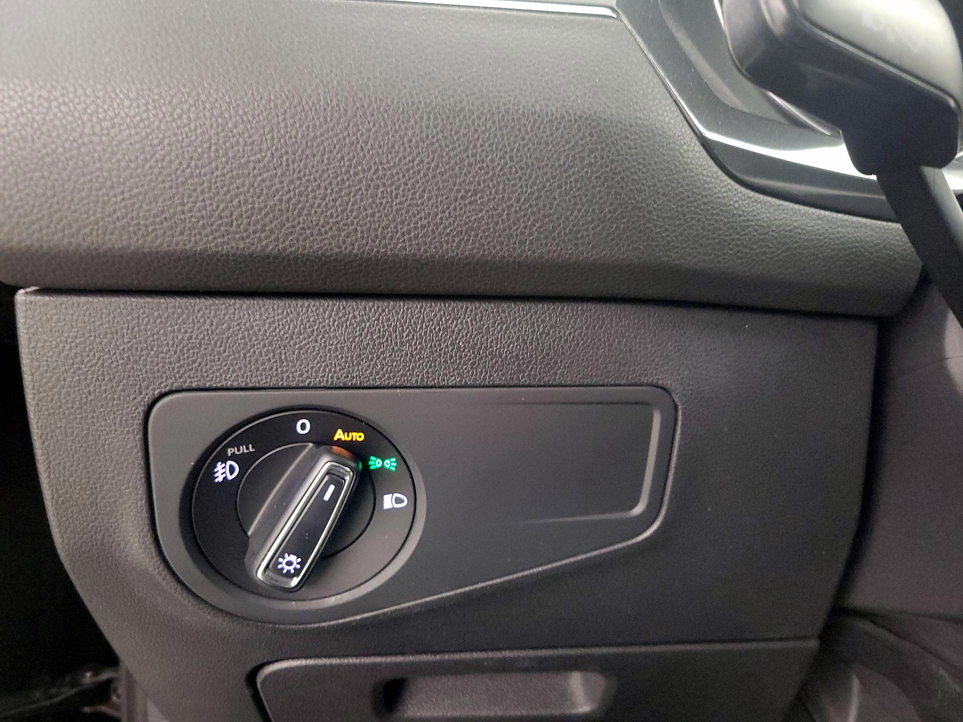 Thumbnail: 2018 Volkswagen Tiguan - 13