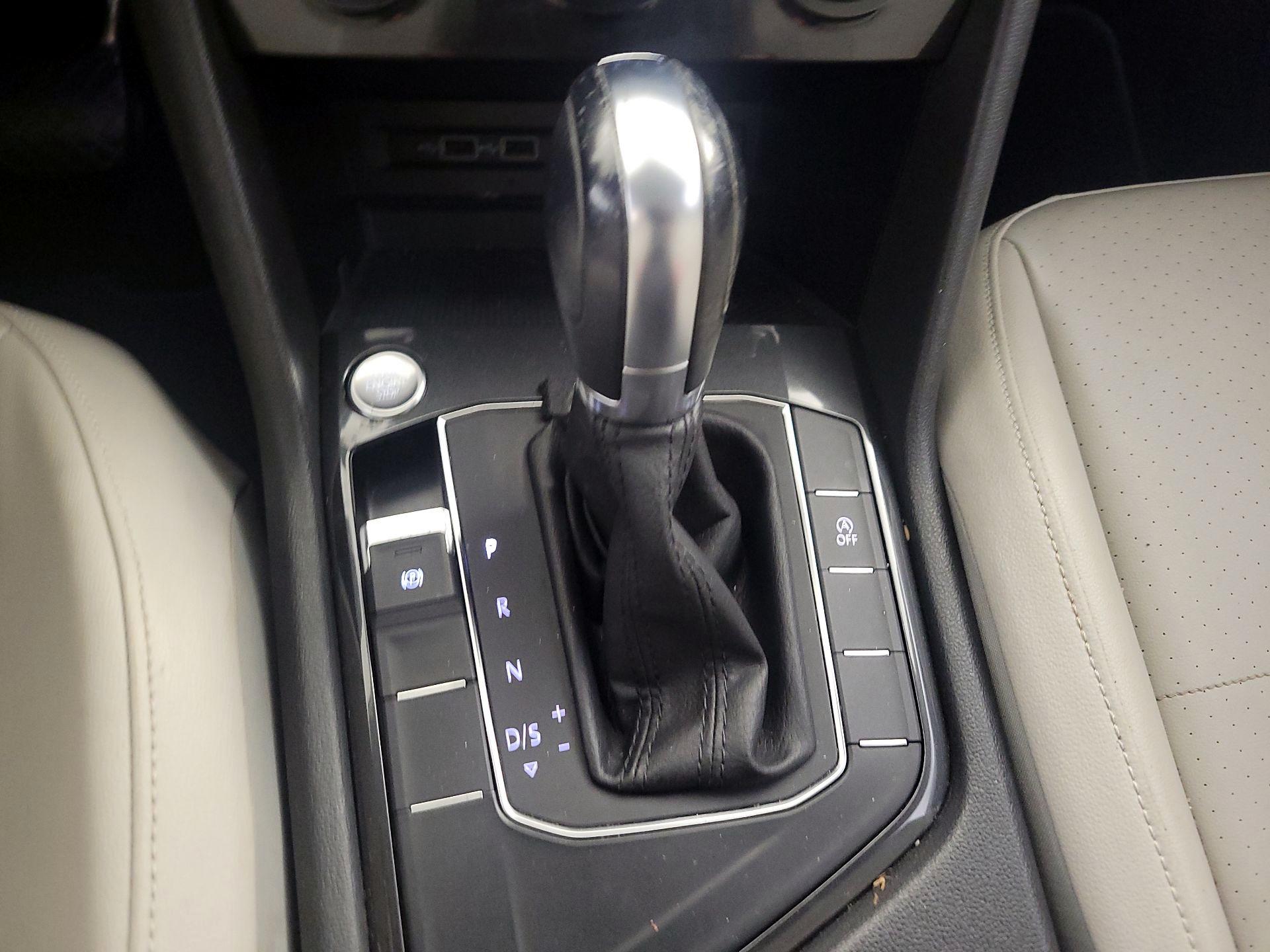 Thumbnail: 2018 Volkswagen Tiguan - 17