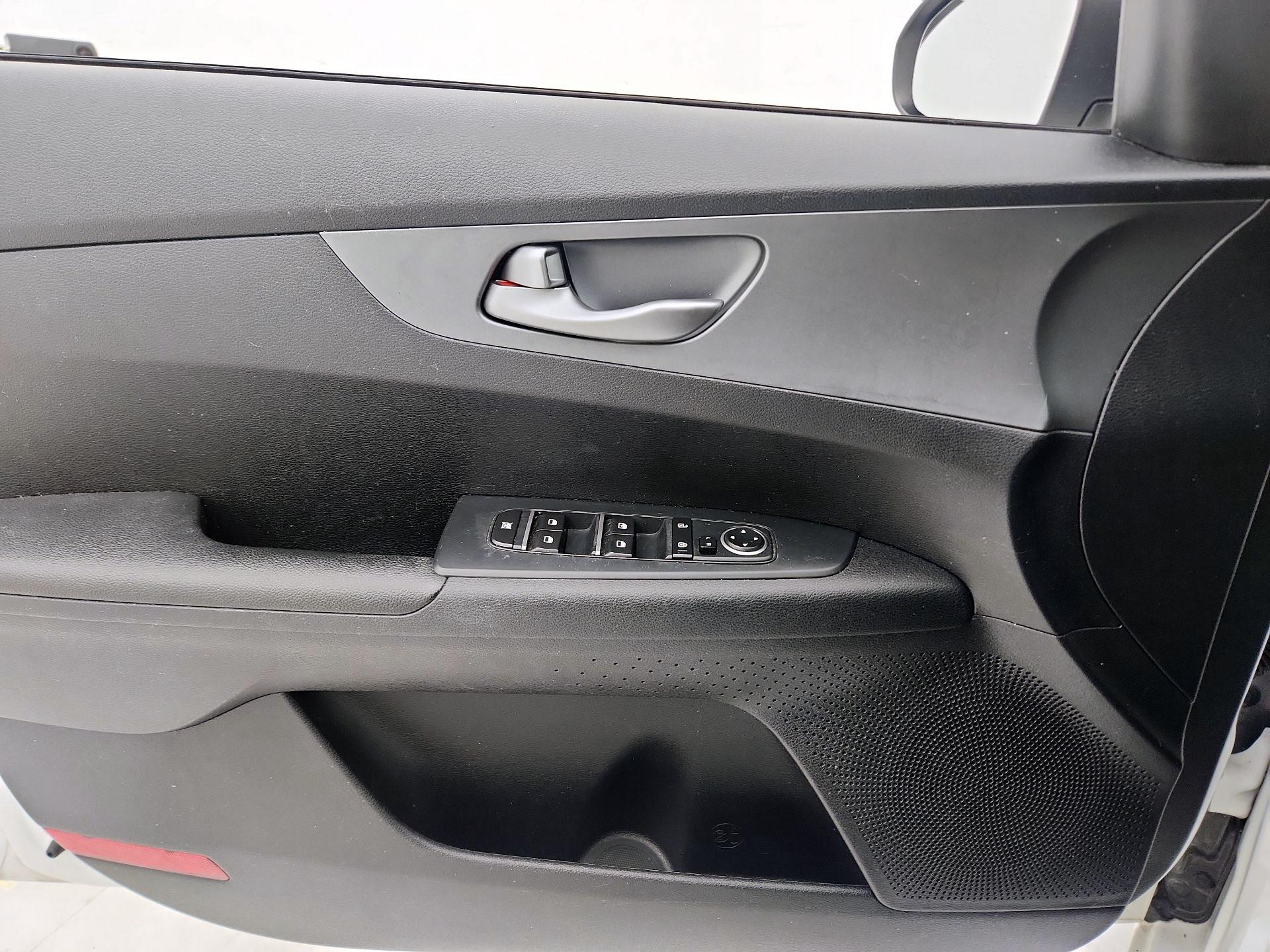 Thumbnail: 2019 Kia Forte - 12