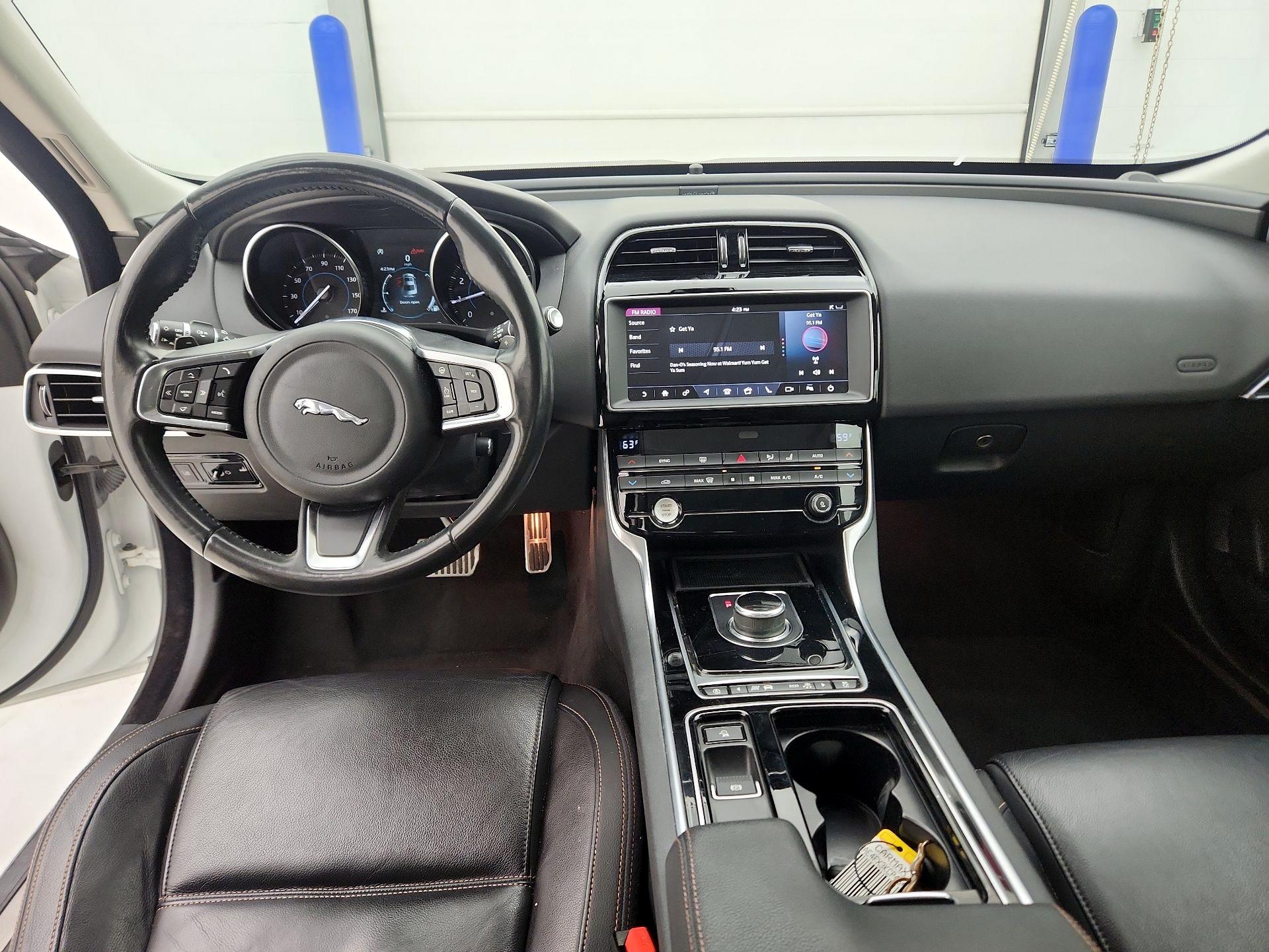 Thumbnail: 2019 Jaguar XE - 9