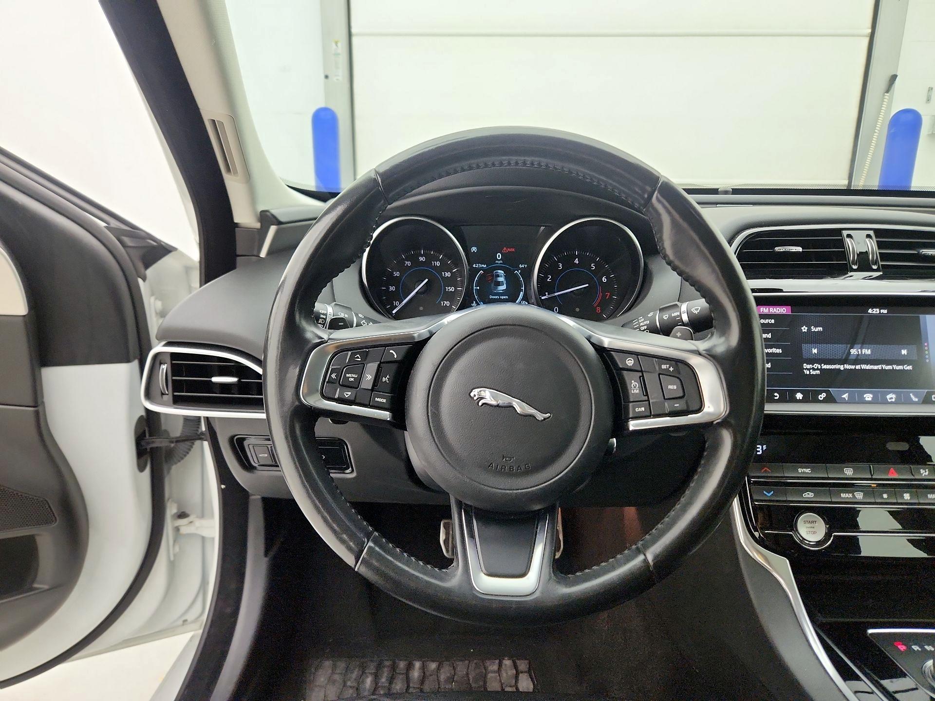 Thumbnail: 2019 Jaguar XE - 10