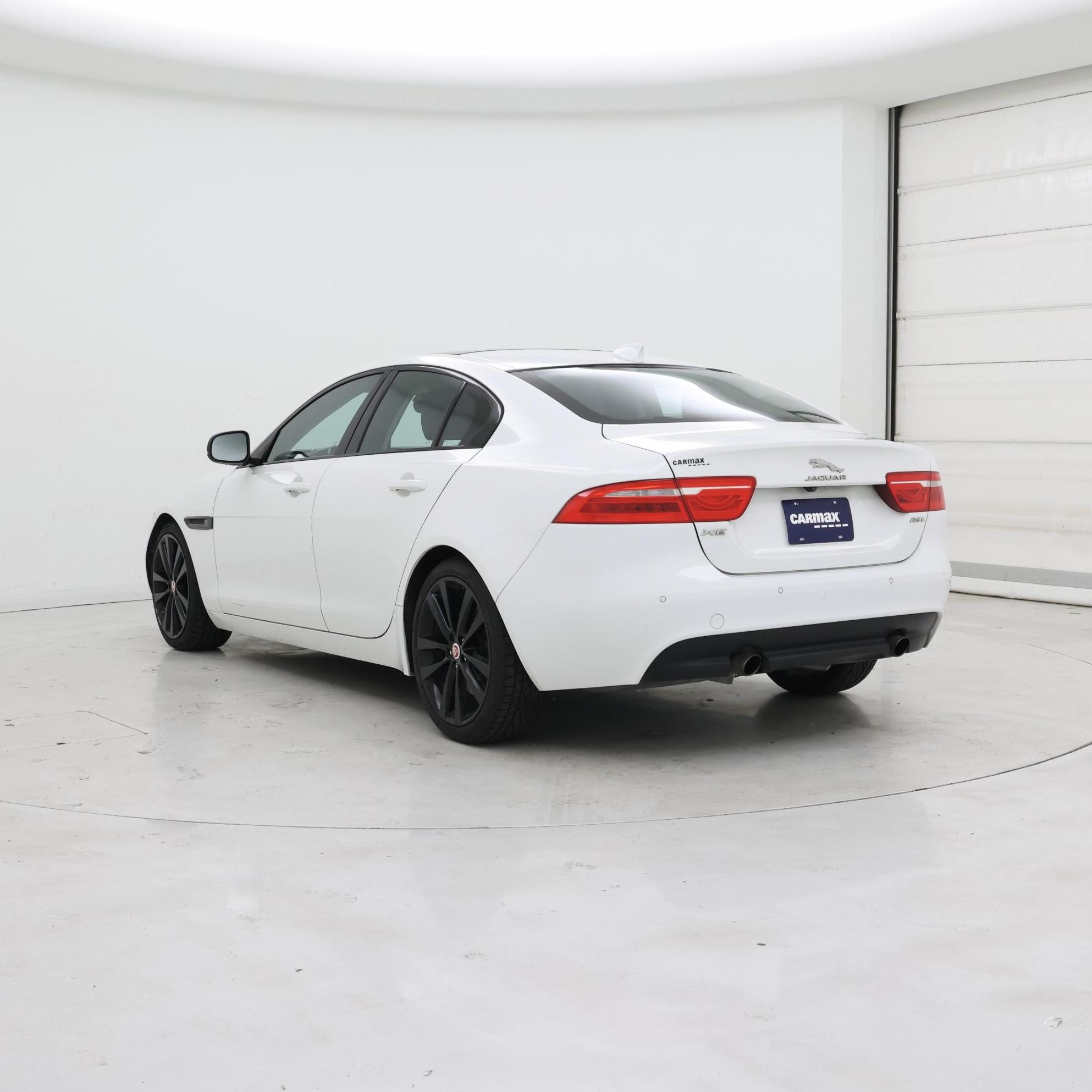 Thumbnail: 2019 Jaguar XE - 2