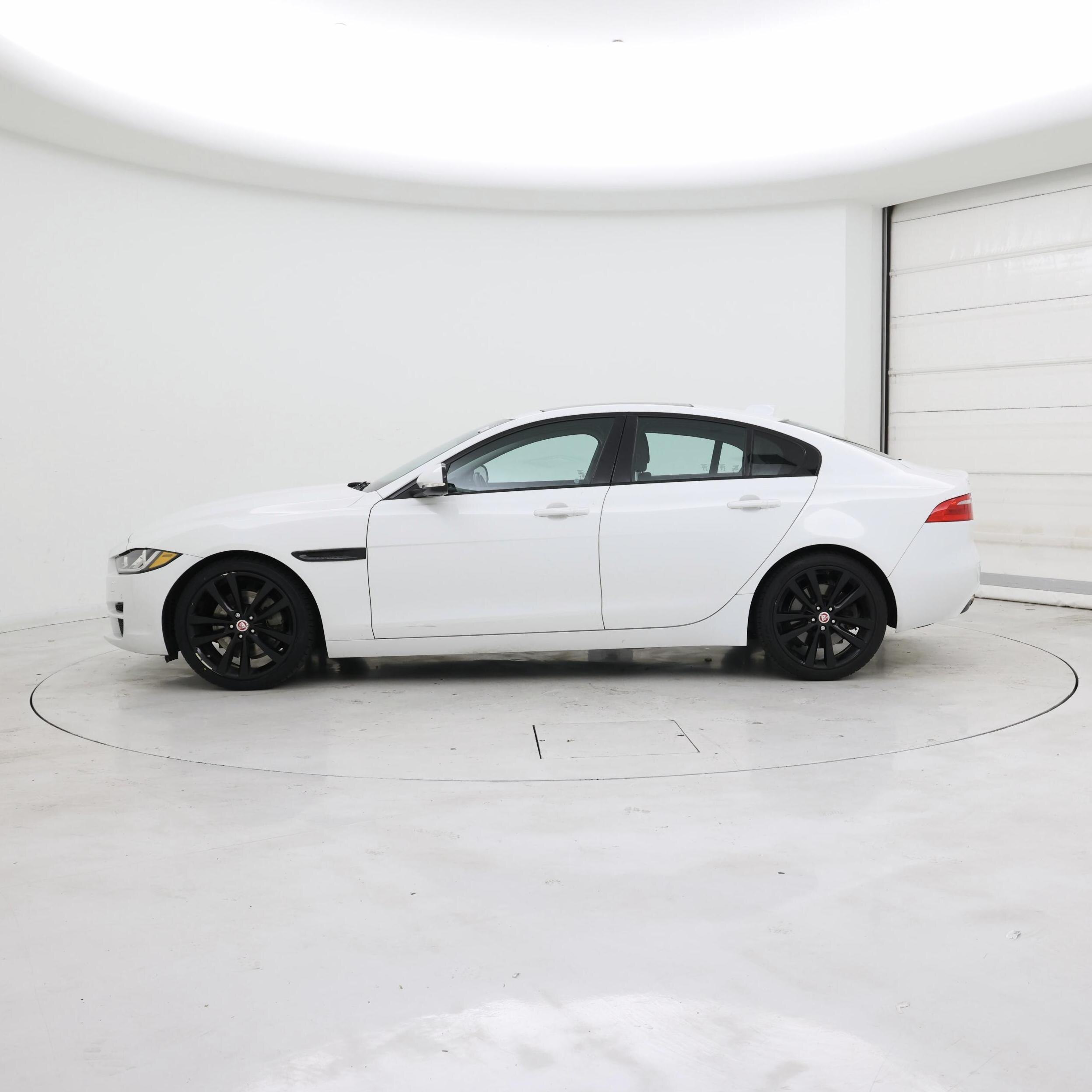Thumbnail: 2019 Jaguar XE - 3