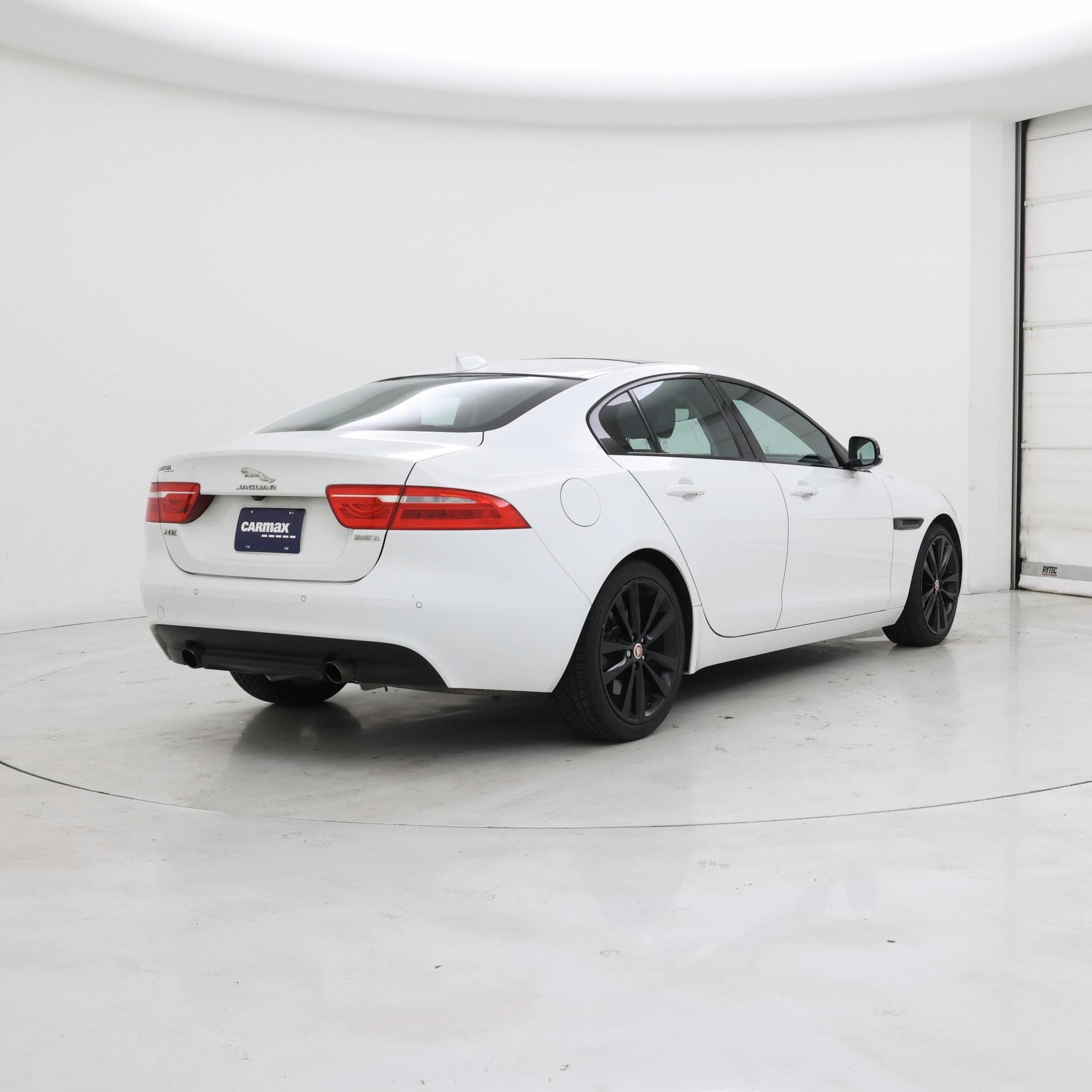 Thumbnail: 2019 Jaguar XE - 8