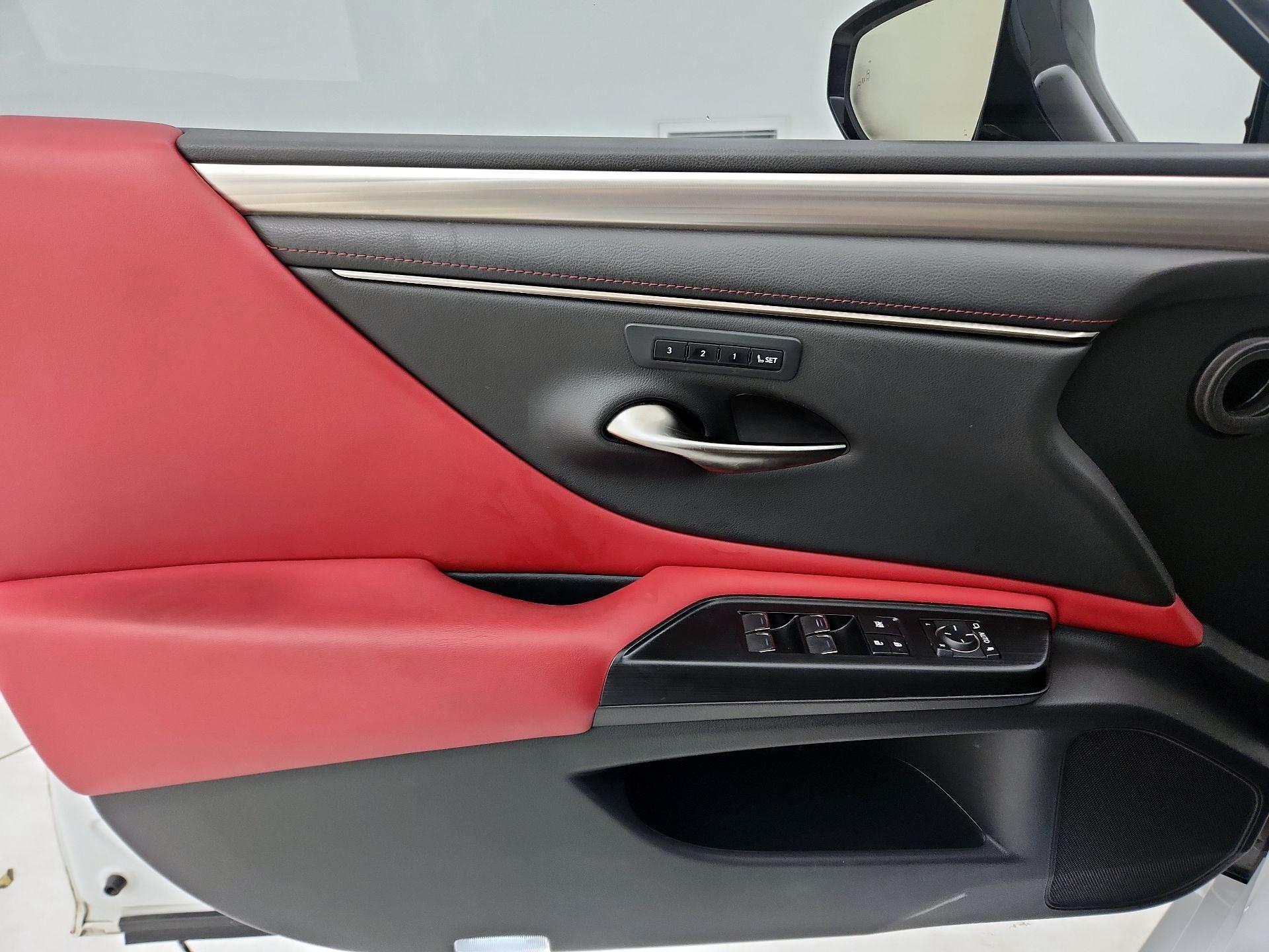 Thumbnail: 2021 Lexus ES - 12