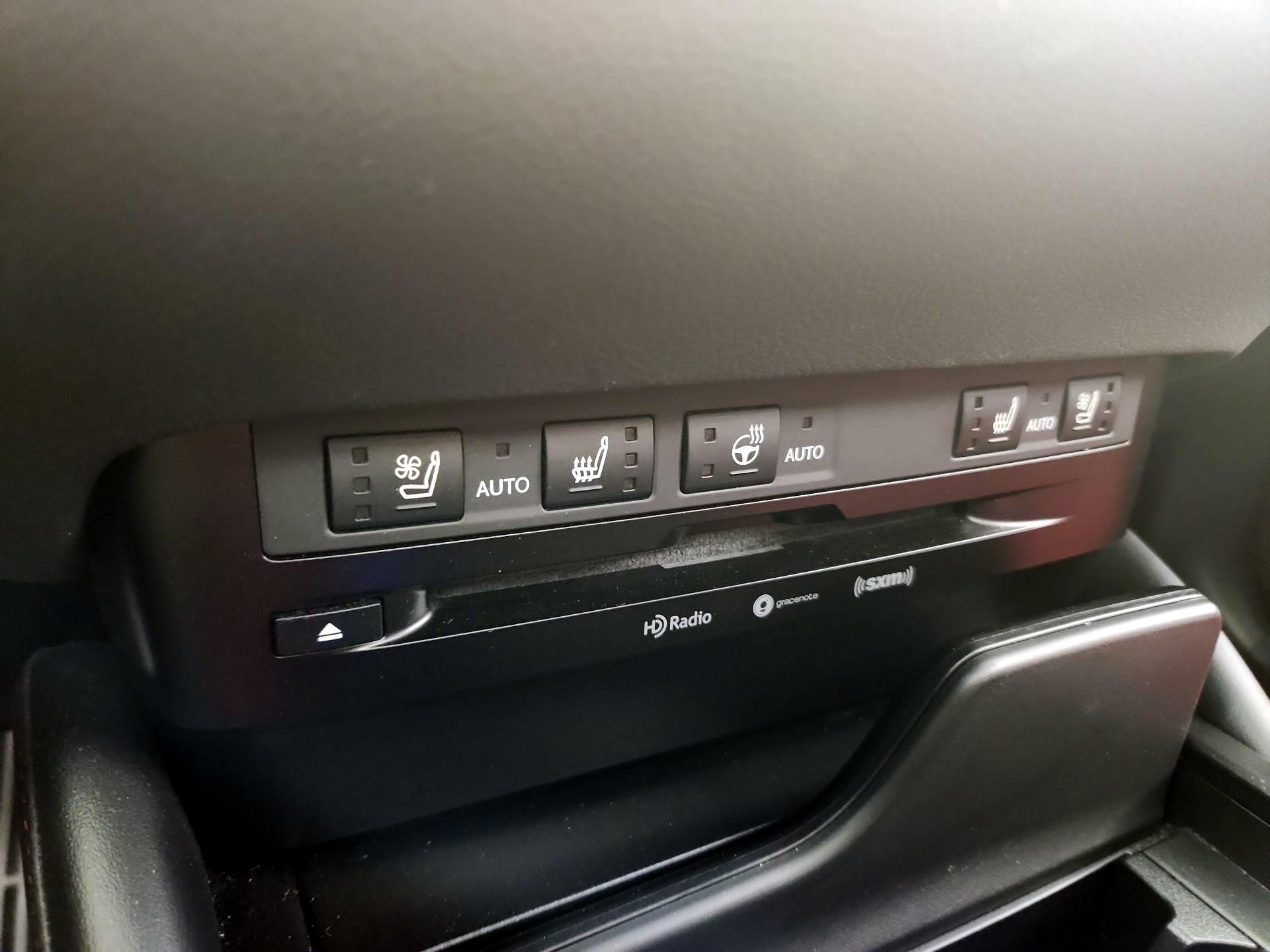 Thumbnail: 2021 Lexus ES - 16