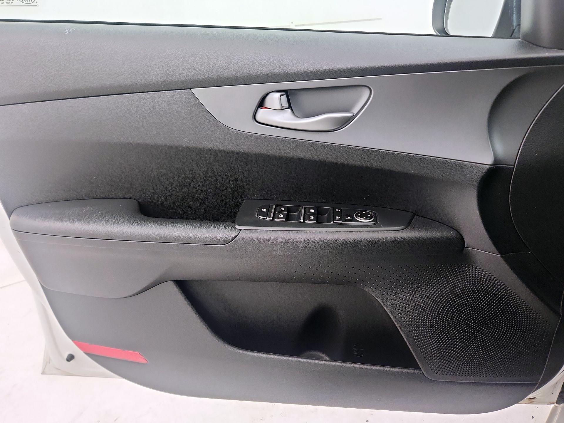 Thumbnail: 2019 Kia Forte - 12
