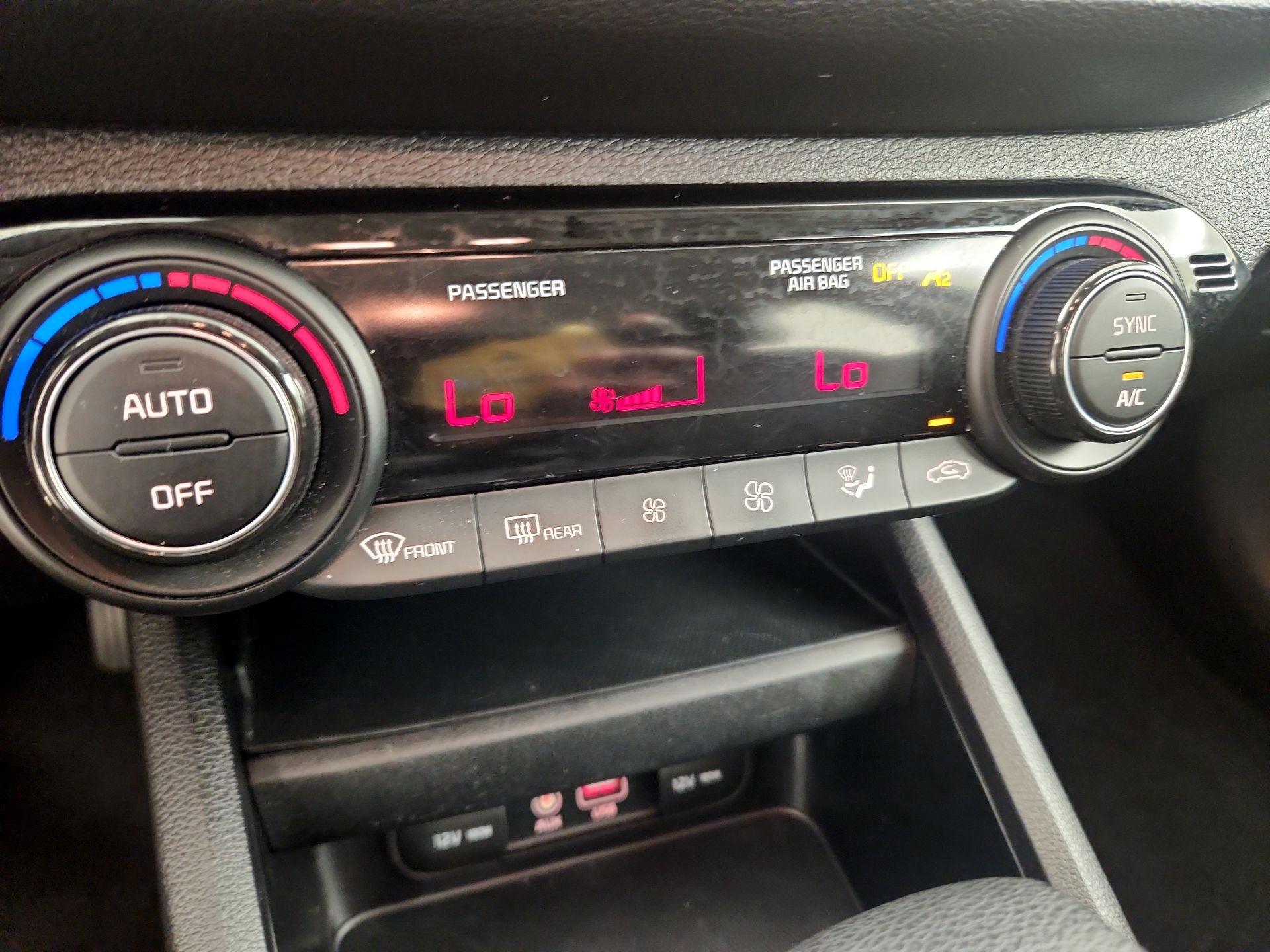 Thumbnail: 2019 Kia Forte - 16