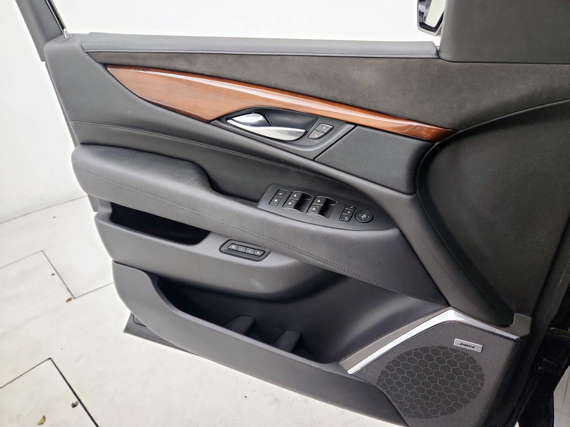 Thumbnail: 2017 Cadillac Escalade - 12