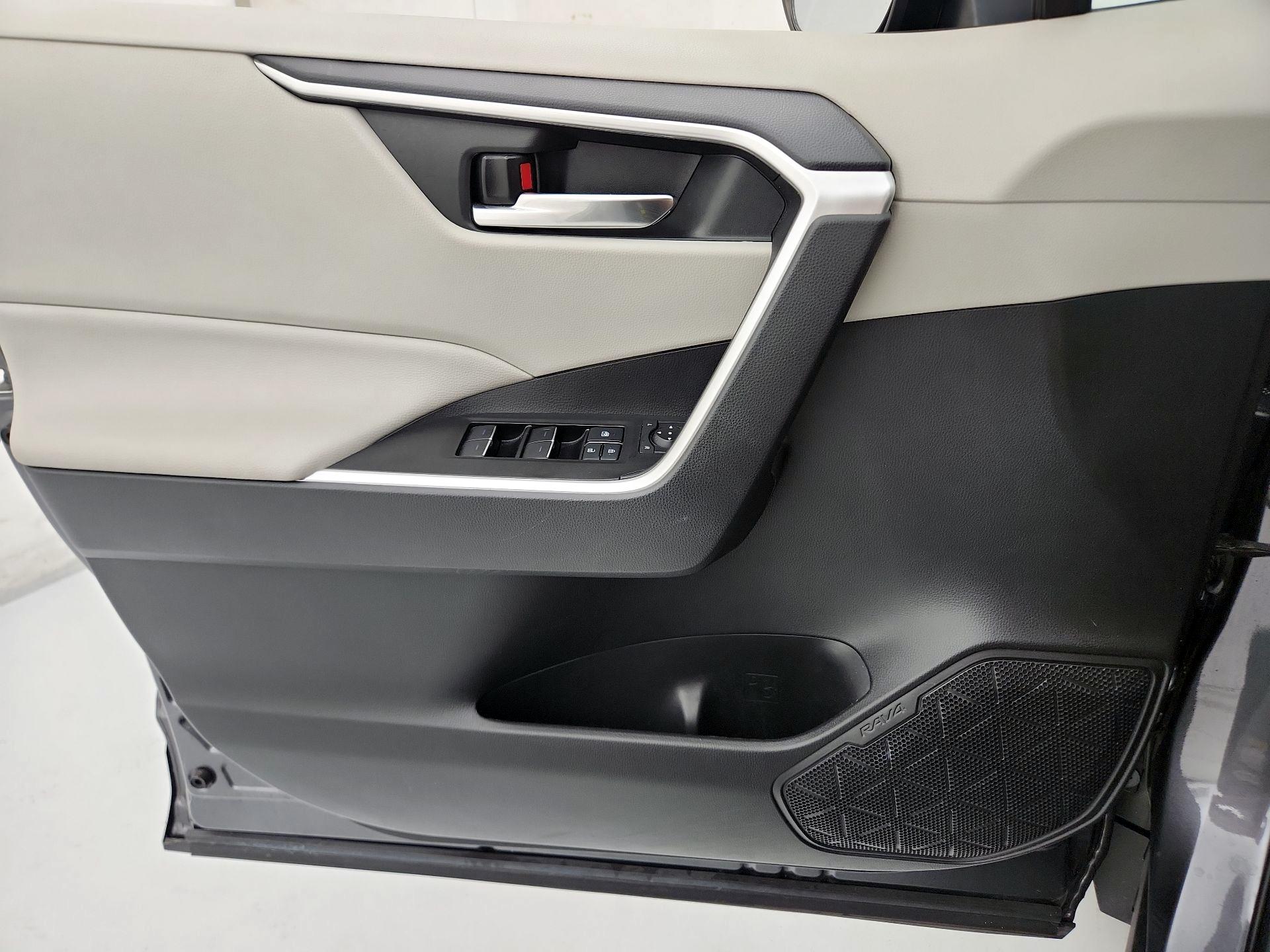 Thumbnail: 2022 Toyota RAV4 - 12