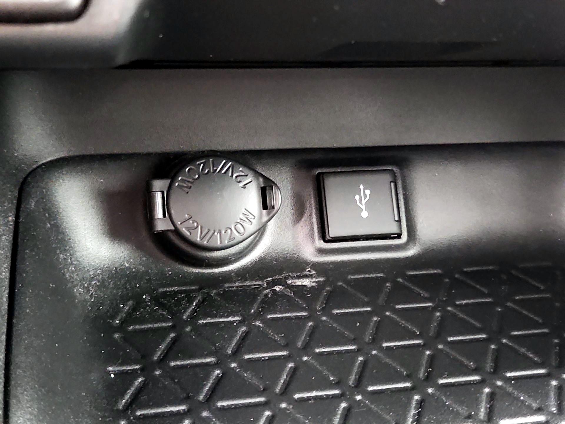 Thumbnail: 2022 Toyota RAV4 - 18