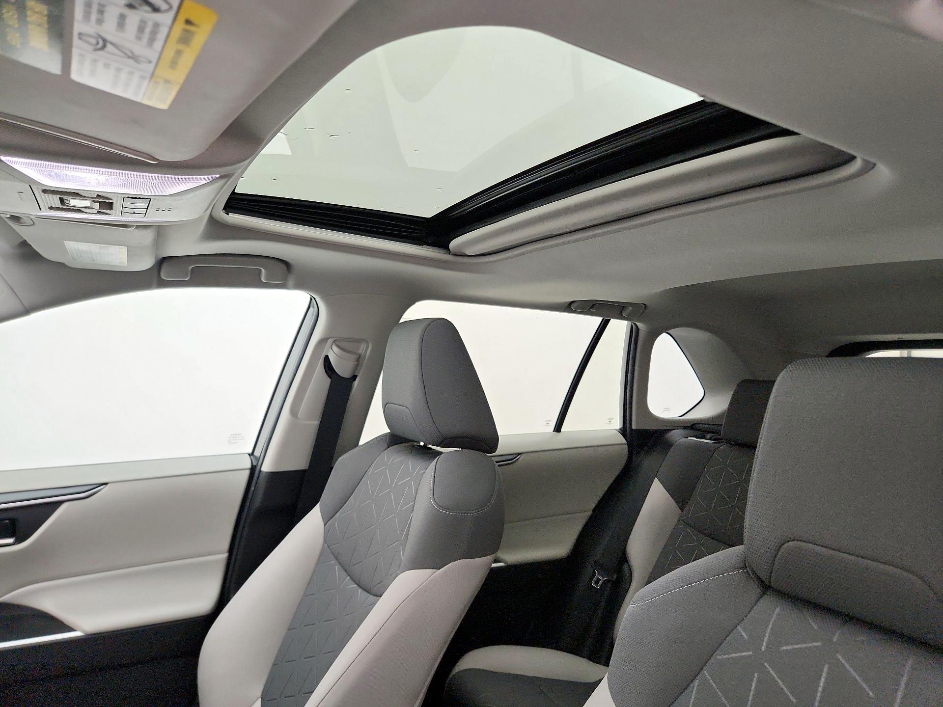 Thumbnail: 2022 Toyota RAV4 - 19