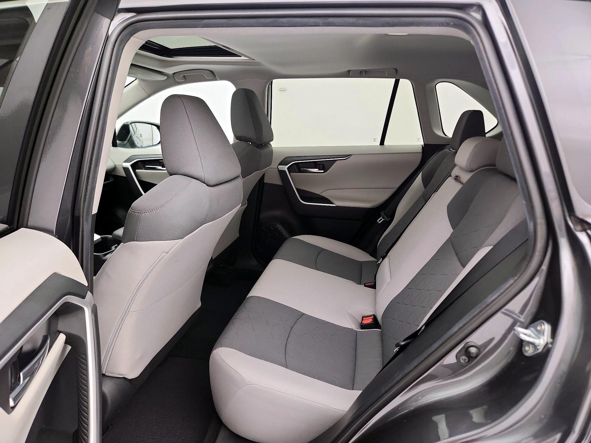 Thumbnail: 2022 Toyota RAV4 - 20