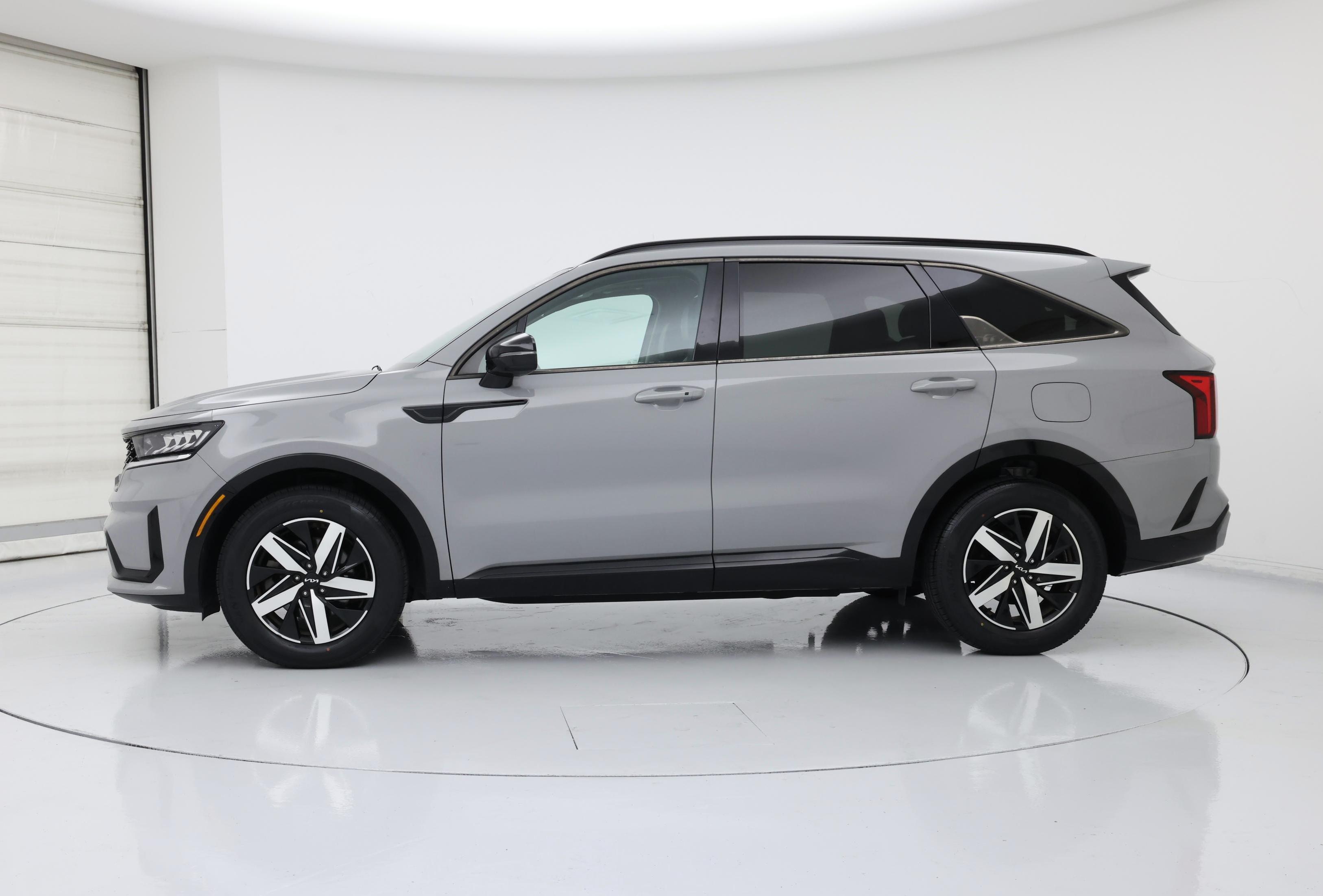 Thumbnail: 2022 Kia Sorento - 3