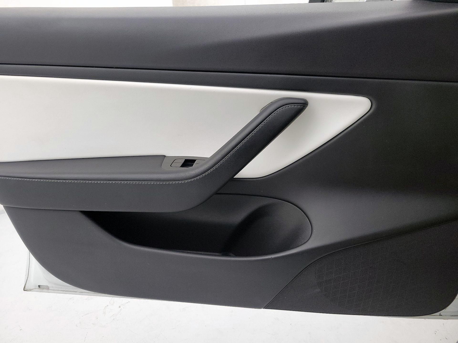 Thumbnail: 2020 Tesla Model 3 - 12