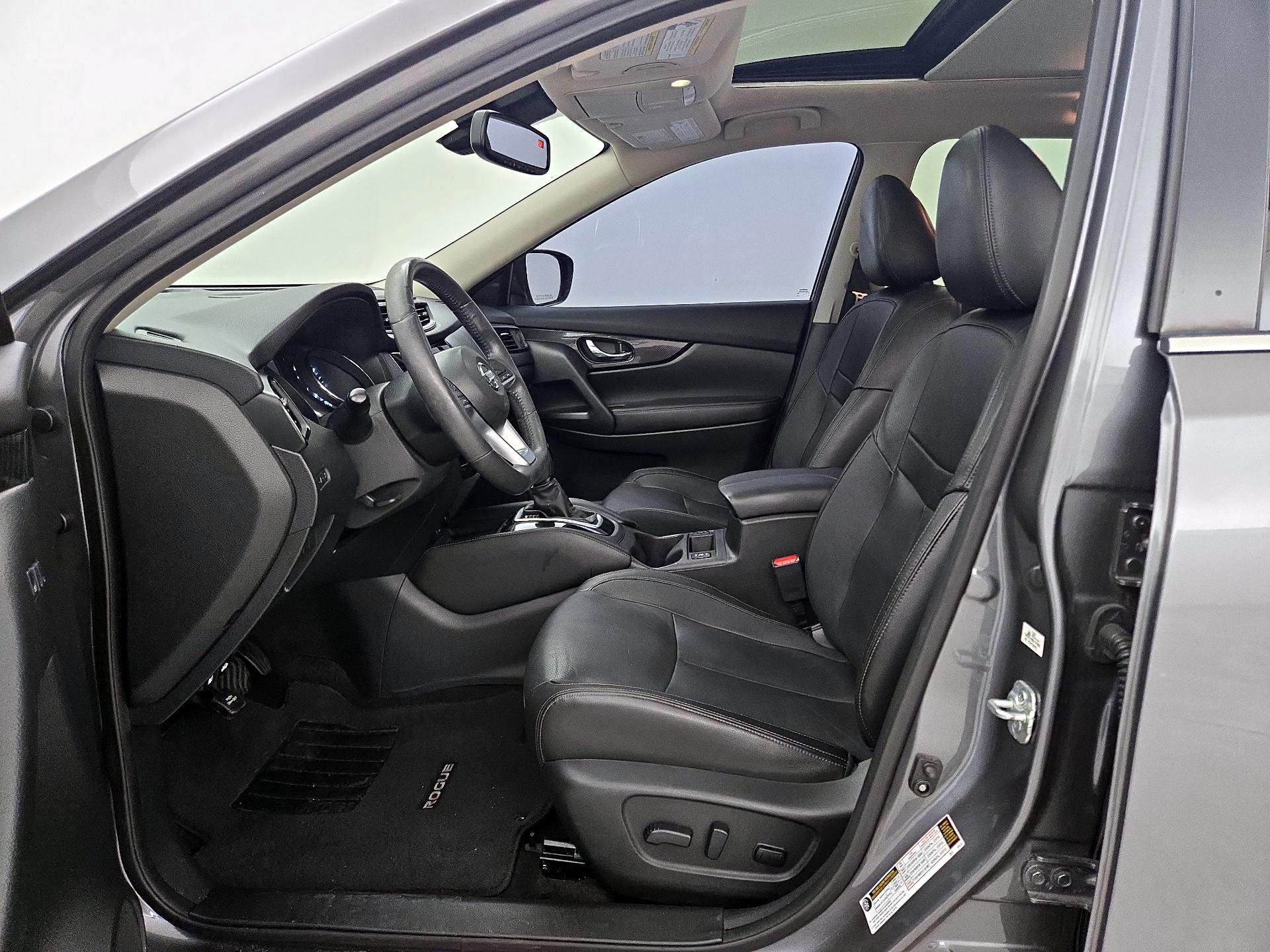 Thumbnail: 2017 Nissan Rogue - 11