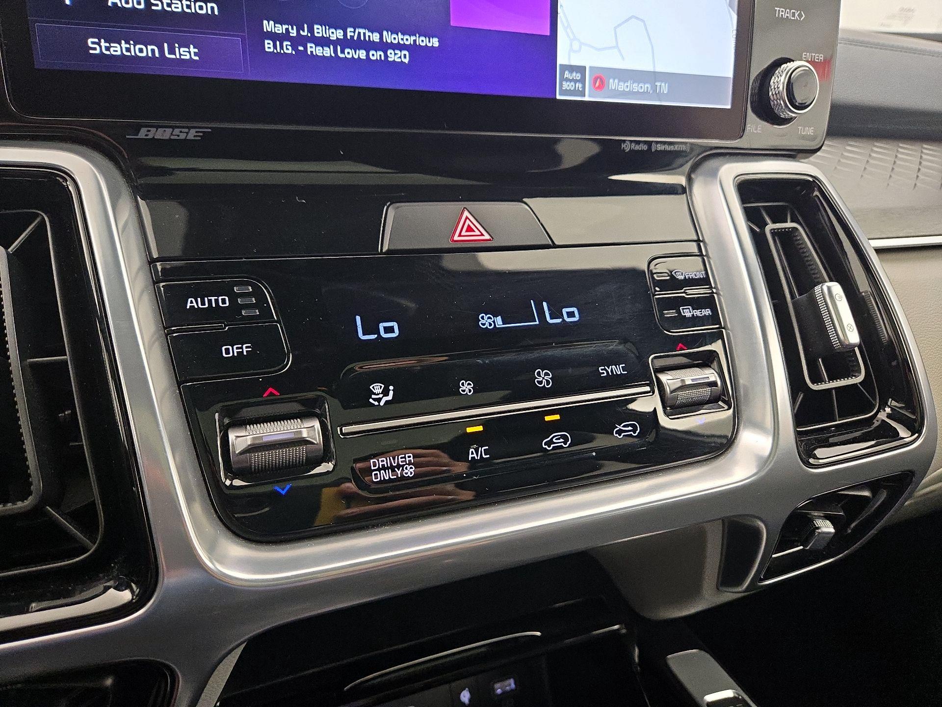 Thumbnail: 2023 Kia Sorento - 17