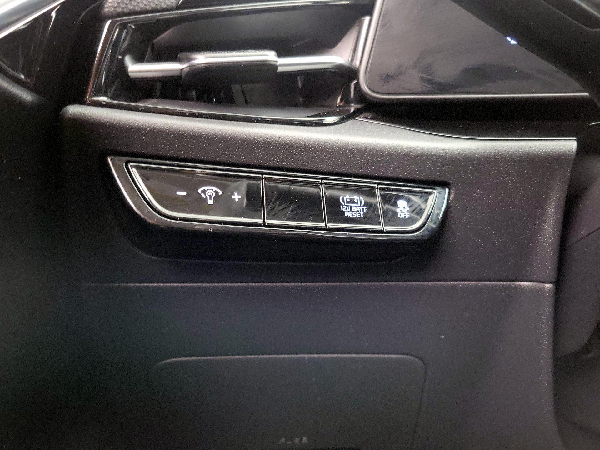Thumbnail: 2023 Kia Niro - 13