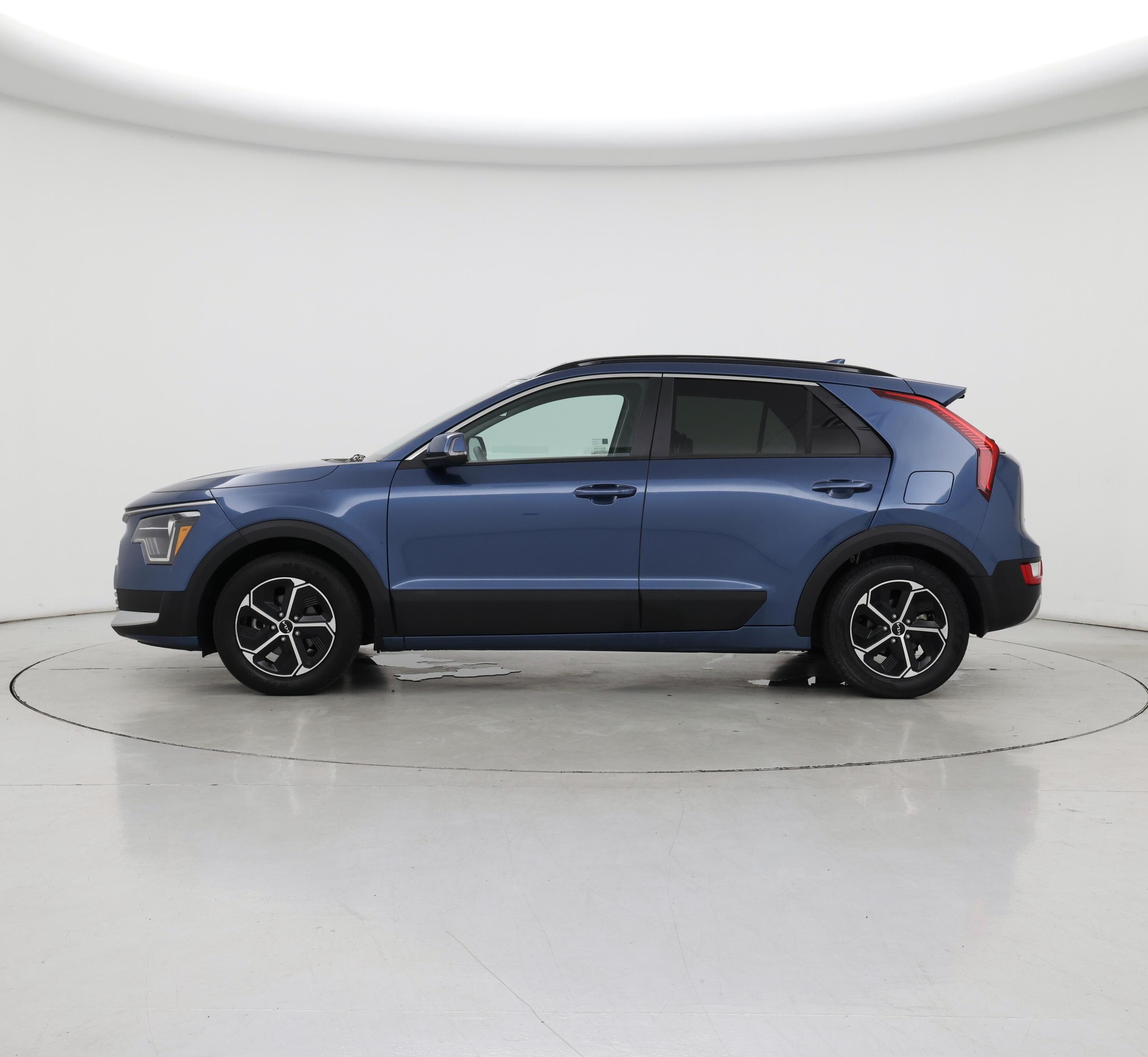 Thumbnail: 2023 Kia Niro - 3