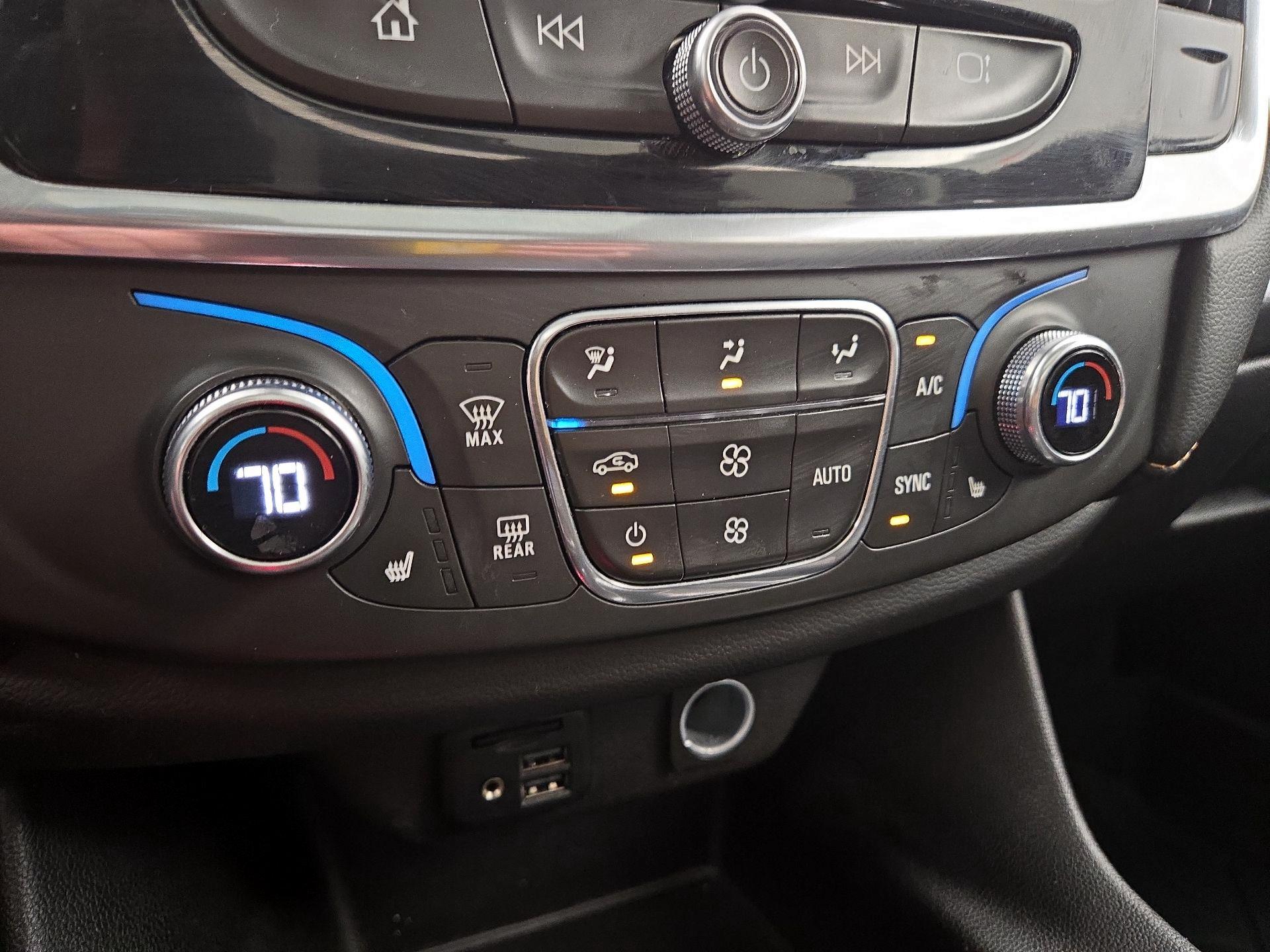 Thumbnail: 2021 Chevrolet Traverse - 17