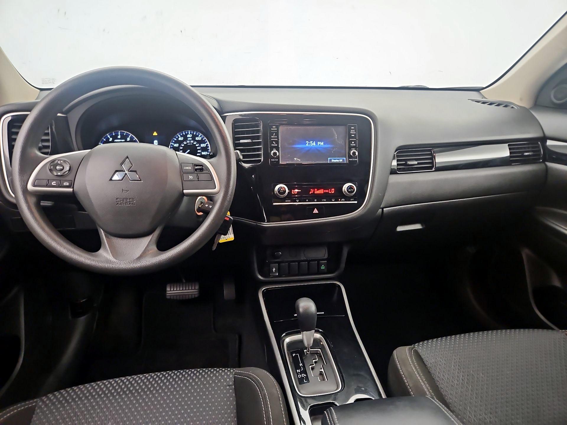 Thumbnail: 2020 Mitsubishi Outlander - 9