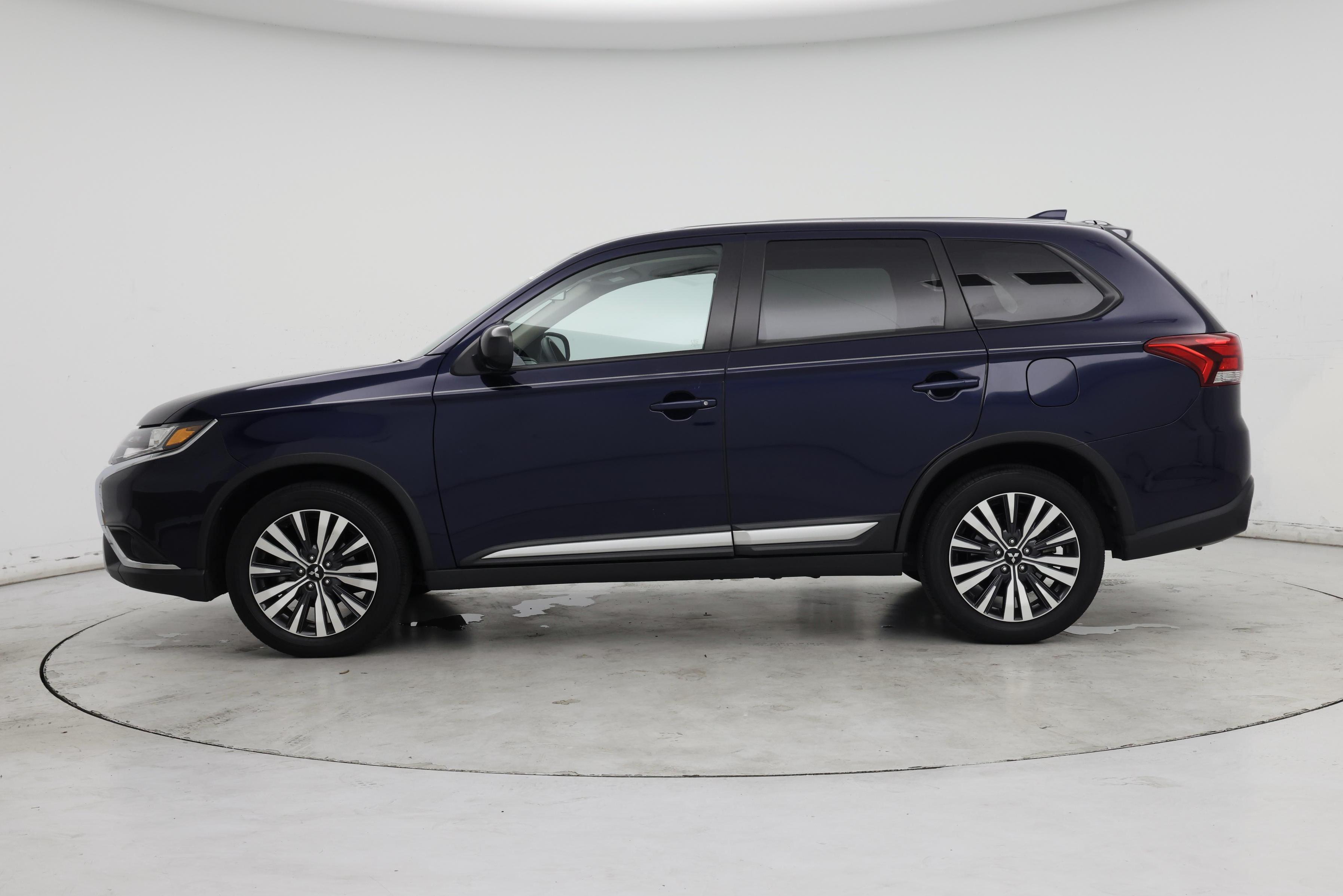 Thumbnail: 2020 Mitsubishi Outlander - 3