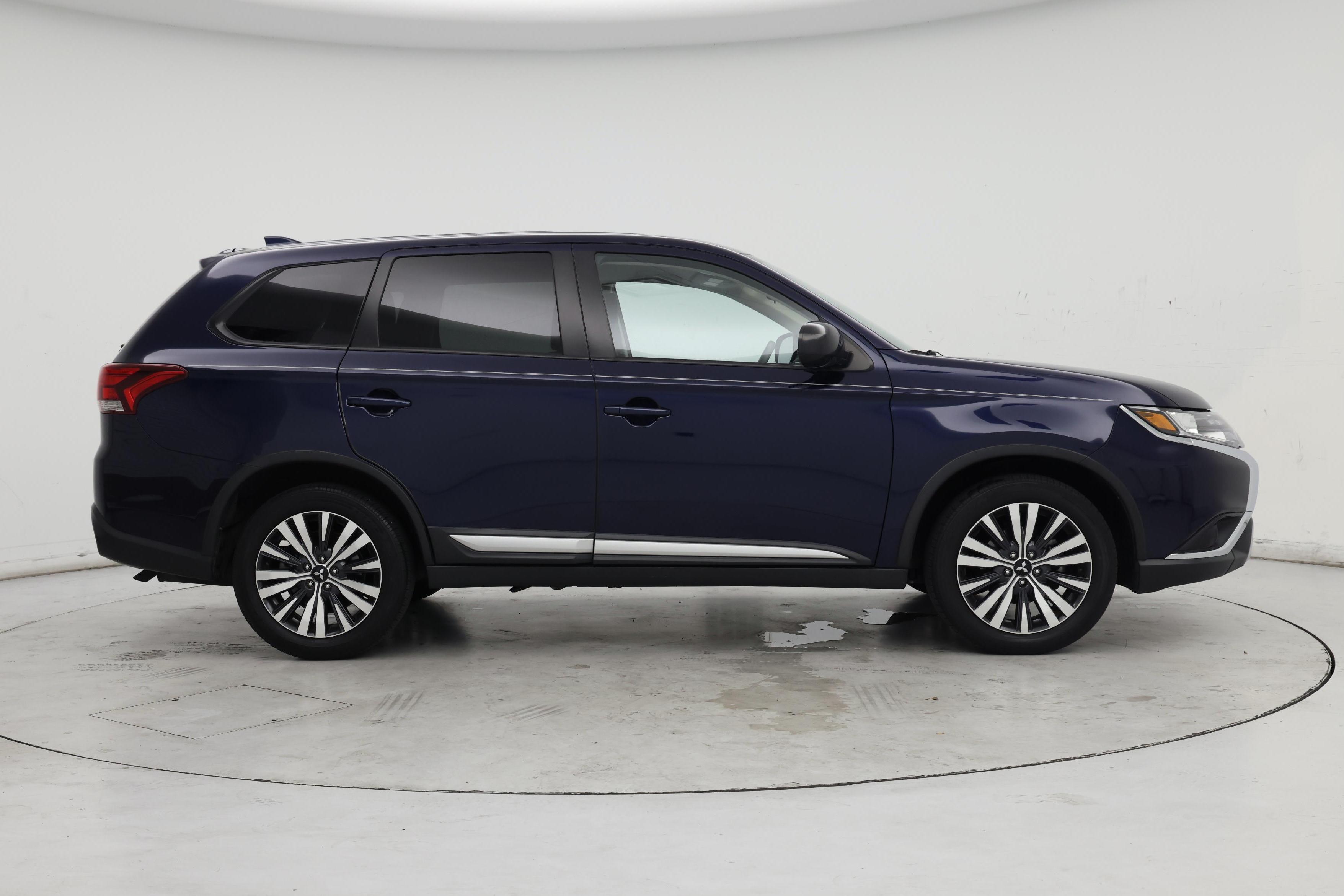 Thumbnail: 2020 Mitsubishi Outlander - 7