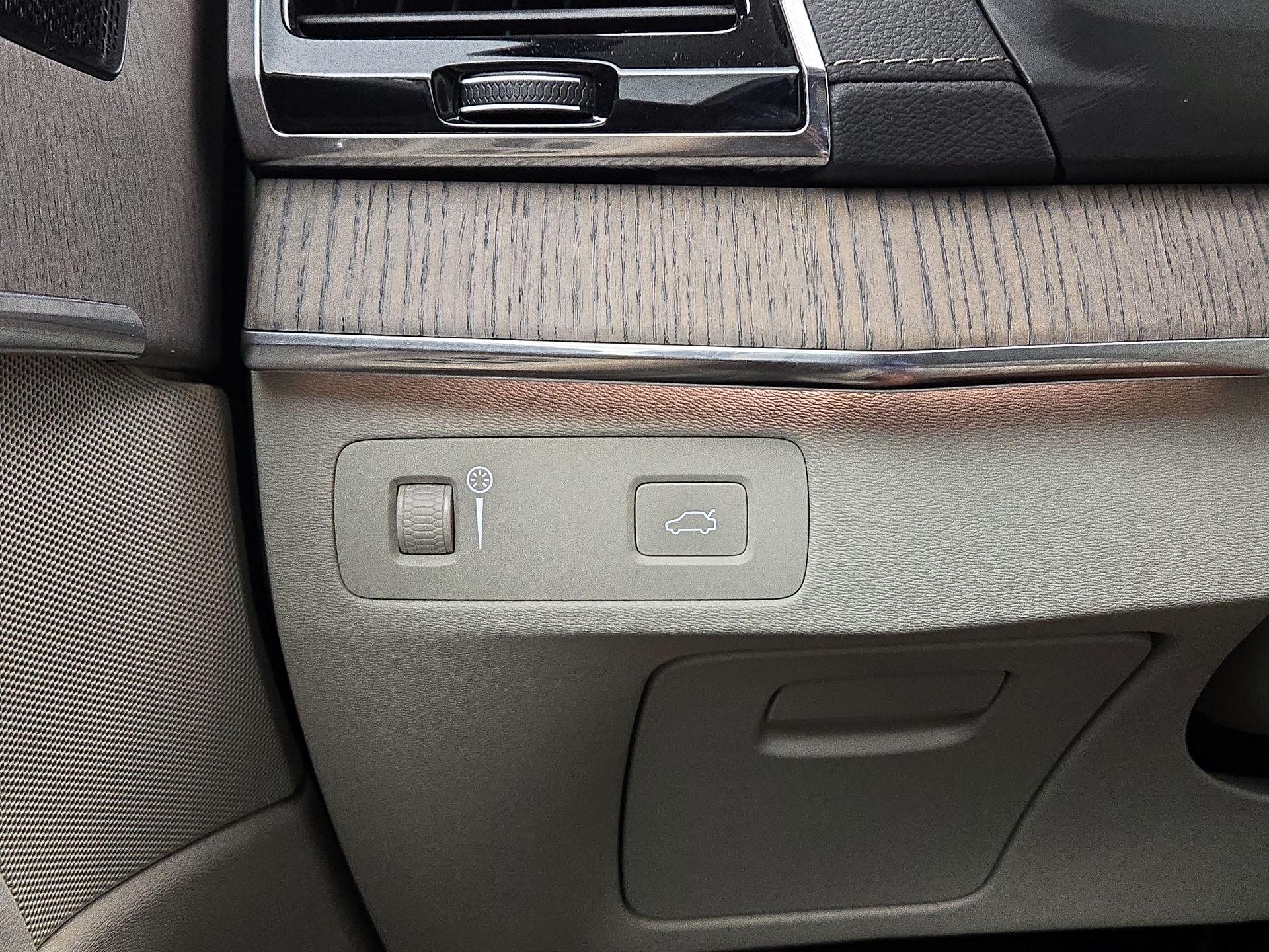 Thumbnail: 2020 Volvo XC90 - 13