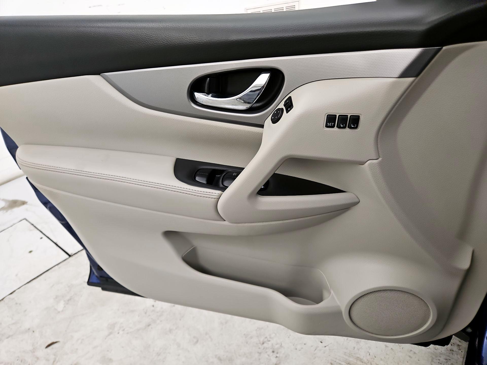 Thumbnail: 2020 Nissan Rogue Sport - 12