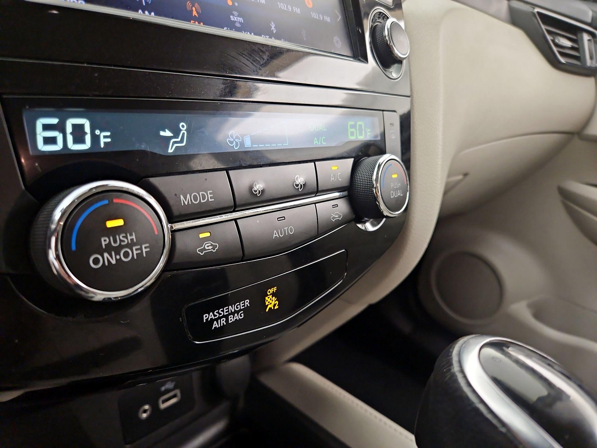 Thumbnail: 2020 Nissan Rogue Sport - 16