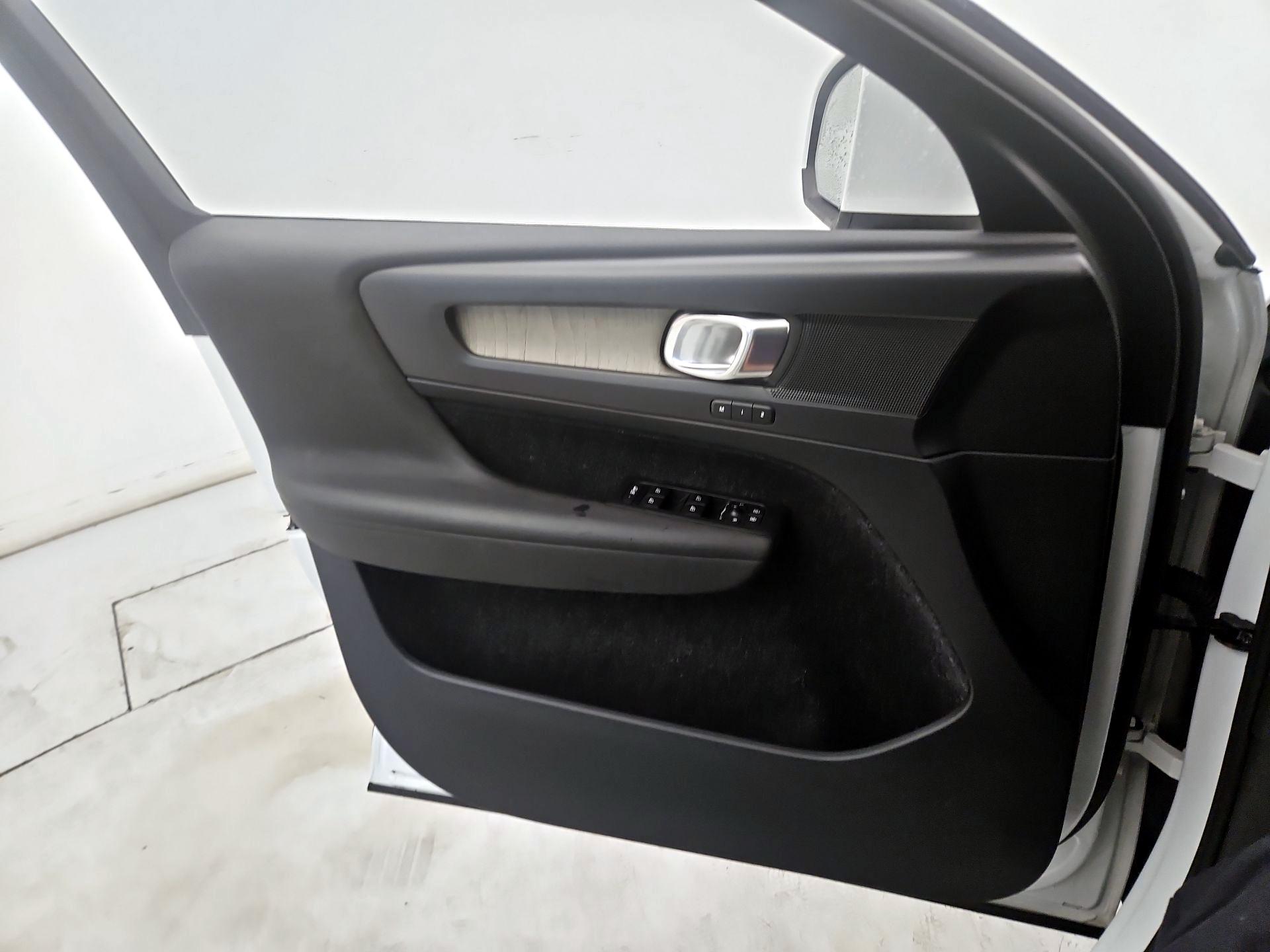 Thumbnail: 2020 Volvo XC40 - 12