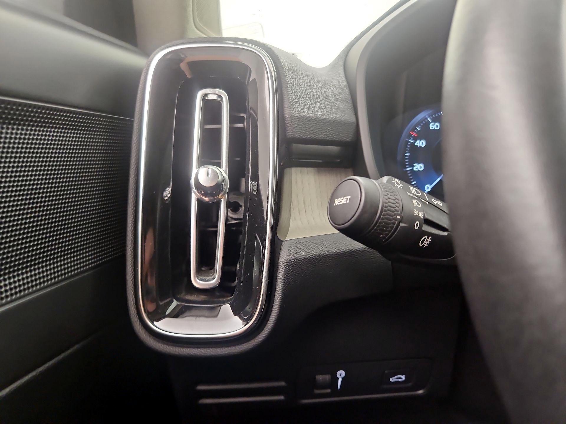 Thumbnail: 2020 Volvo XC40 - 13