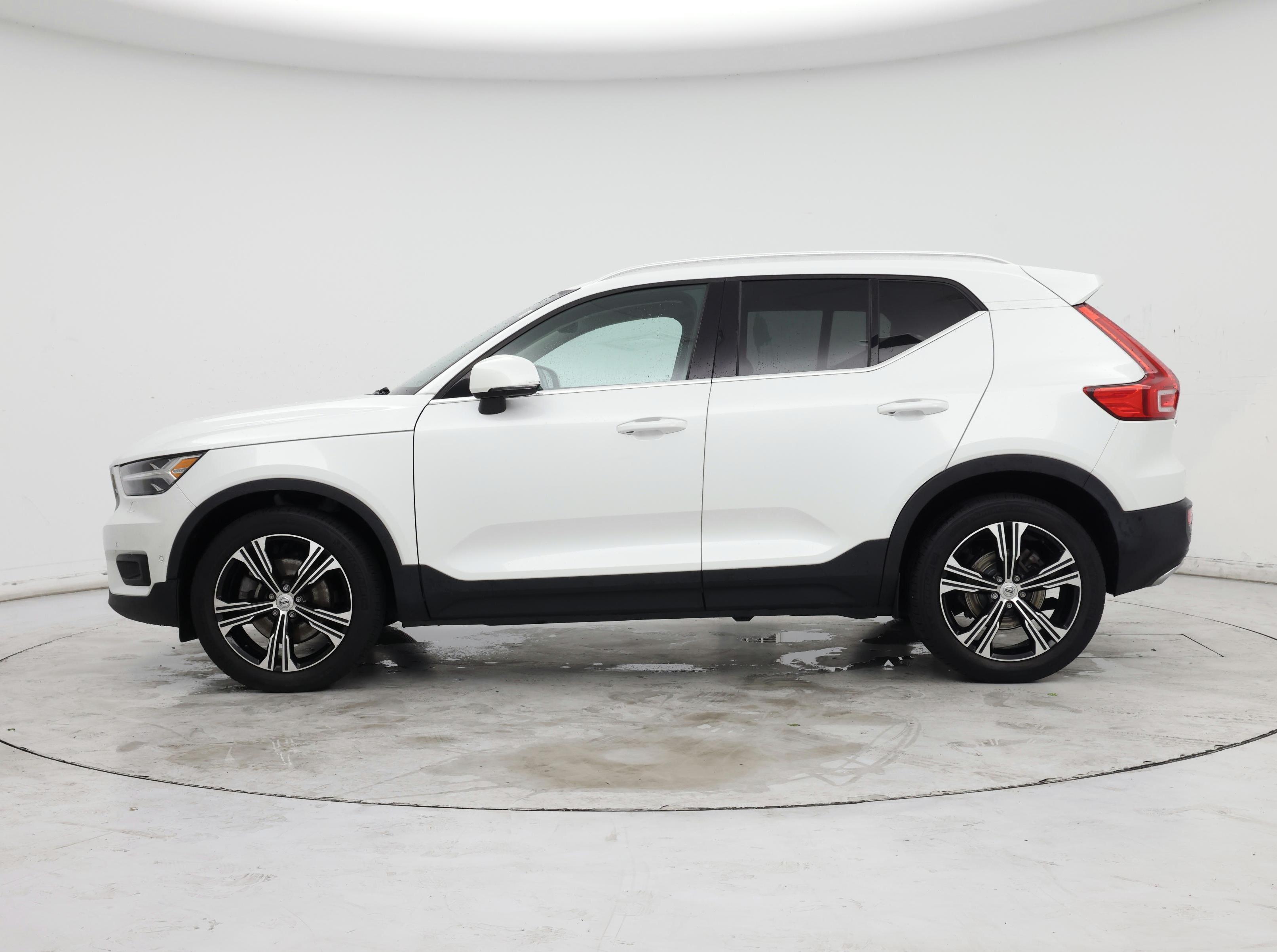 Thumbnail: 2020 Volvo XC40 - 3