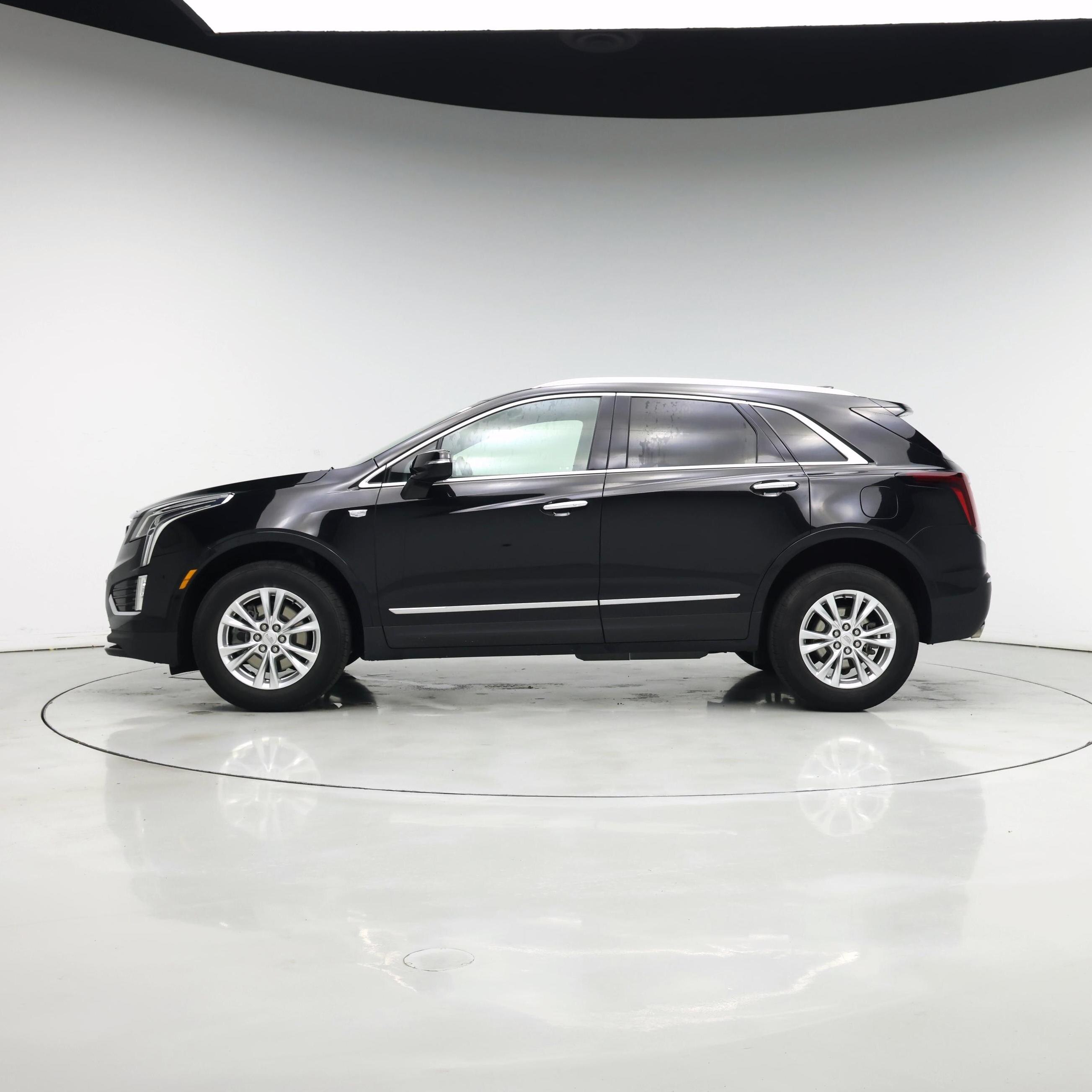 Thumbnail: 2022 Cadillac XT5 - 3