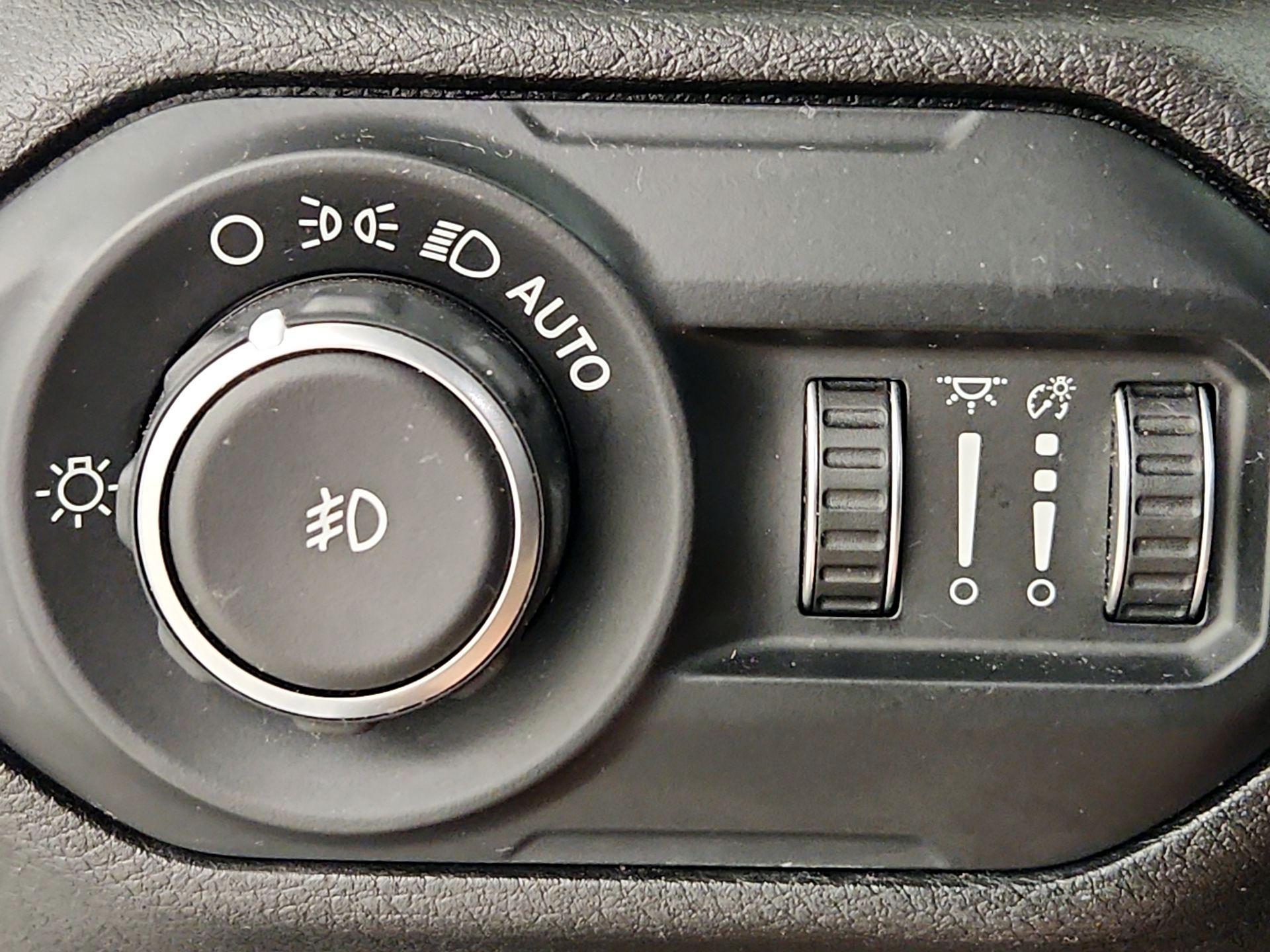 Thumbnail: 2019 Jeep Wrangler - 13