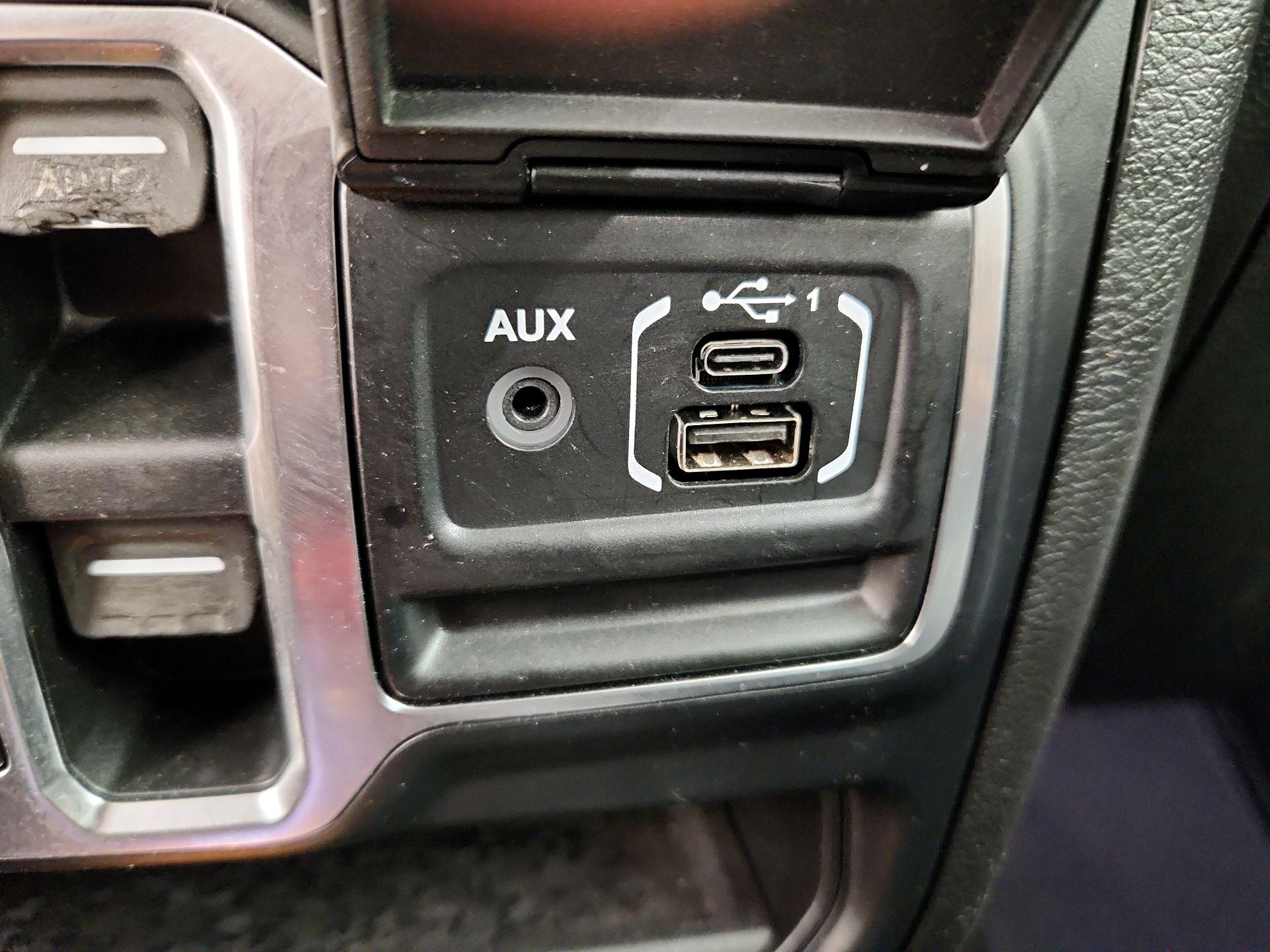 Thumbnail: 2019 Jeep Wrangler - 18