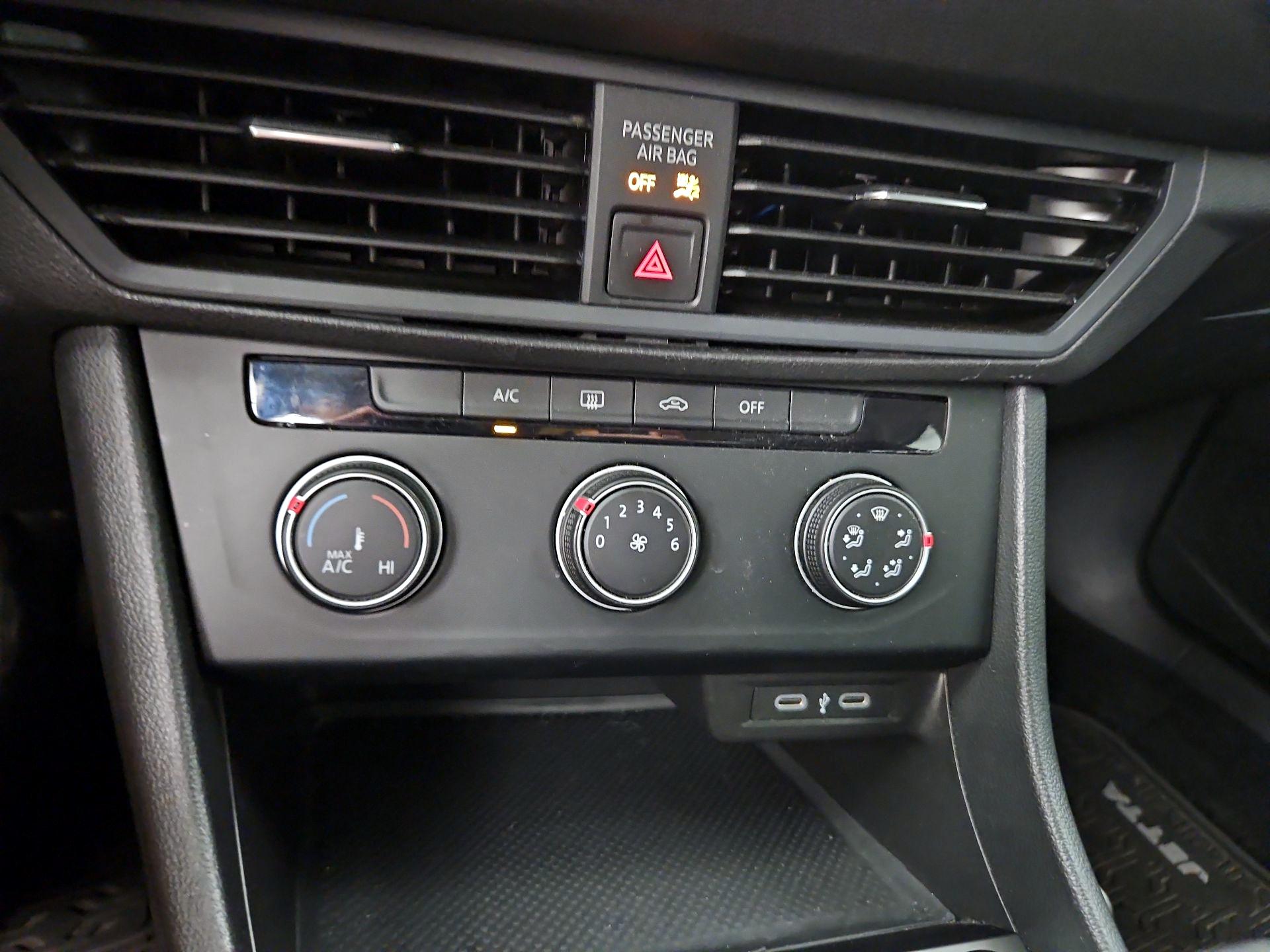 Thumbnail: 2023 Volkswagen Jetta - 16