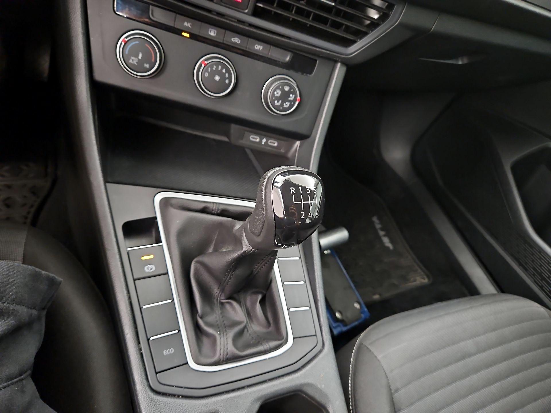 Thumbnail: 2023 Volkswagen Jetta - 17