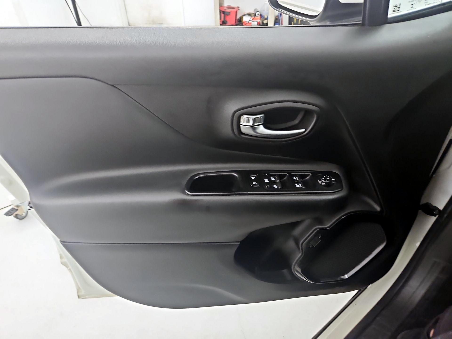 Thumbnail: 2017 Jeep Renegade - 12