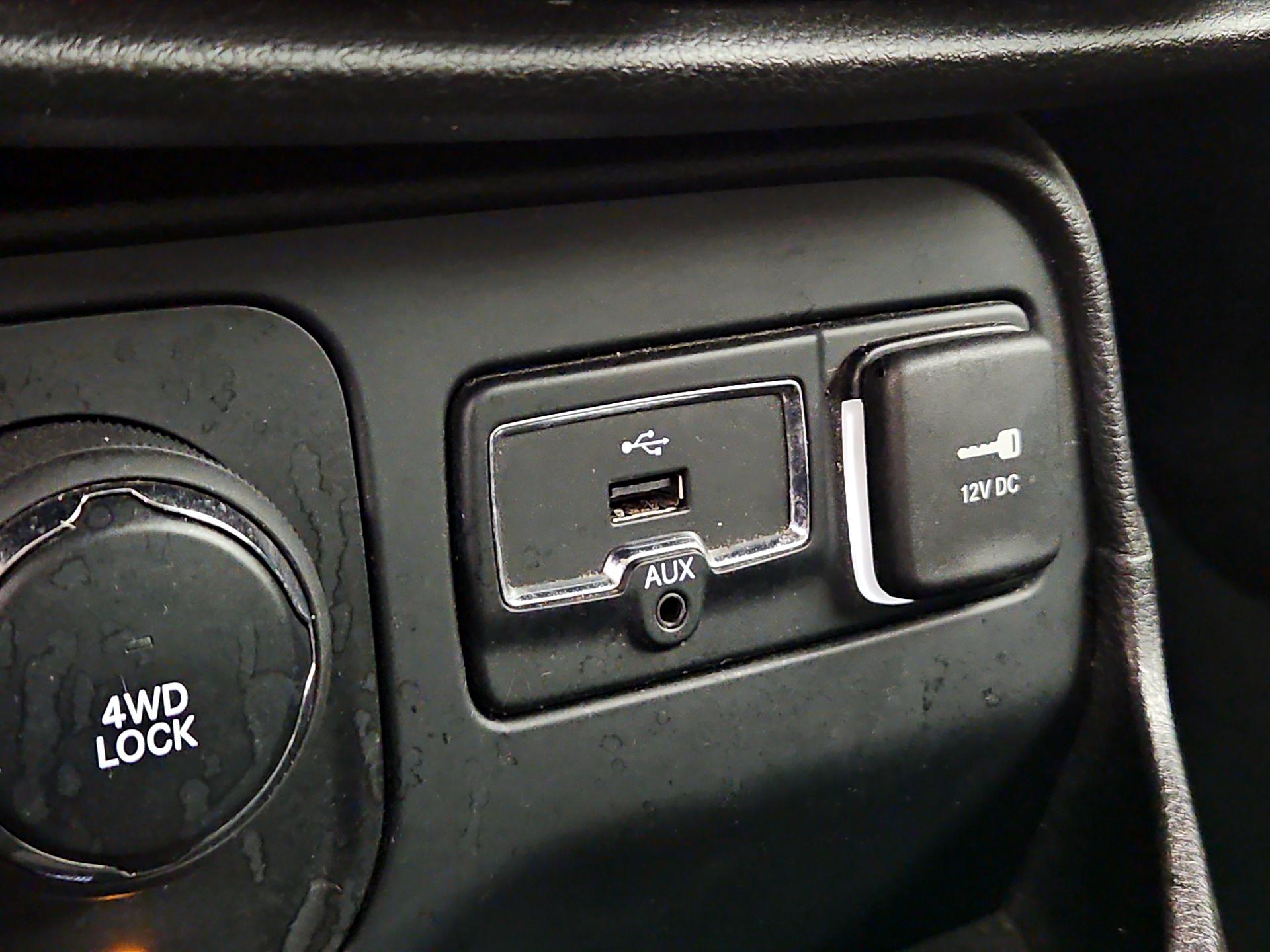 Thumbnail: 2017 Jeep Renegade - 18