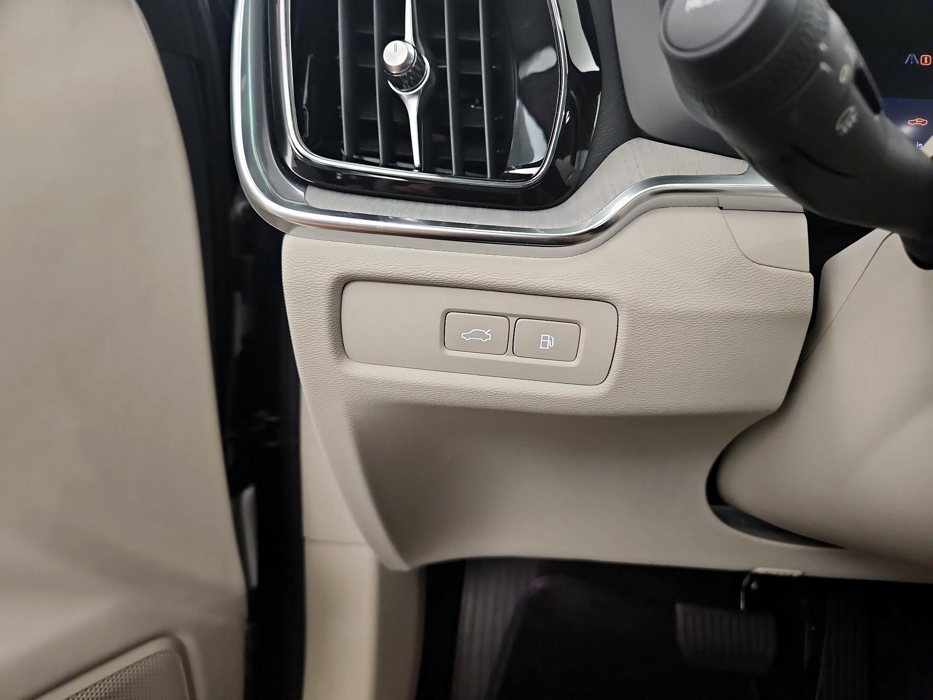 Thumbnail: 2024 Volvo S60 - 13