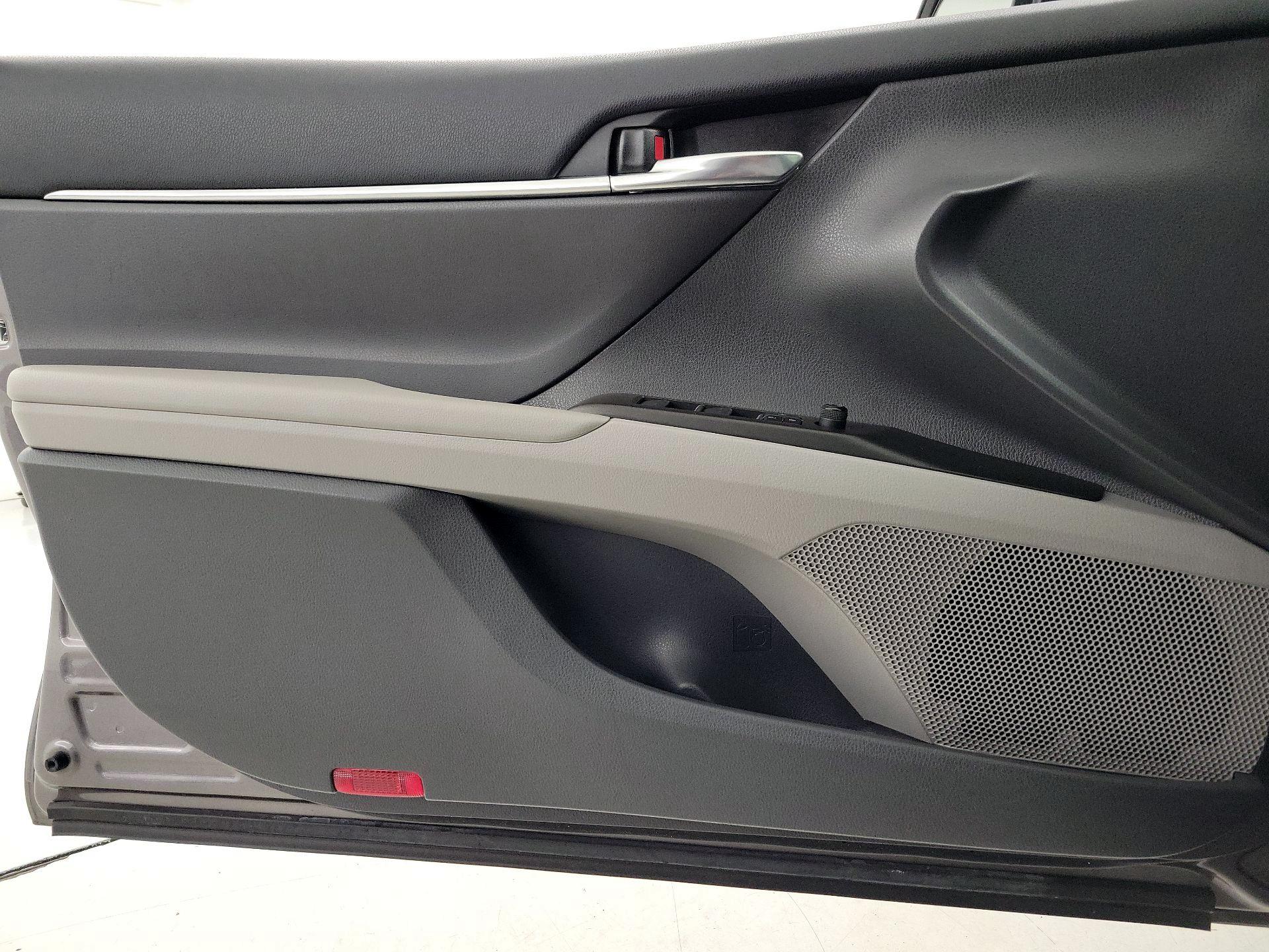 Thumbnail: 2022 Toyota Camry - 12