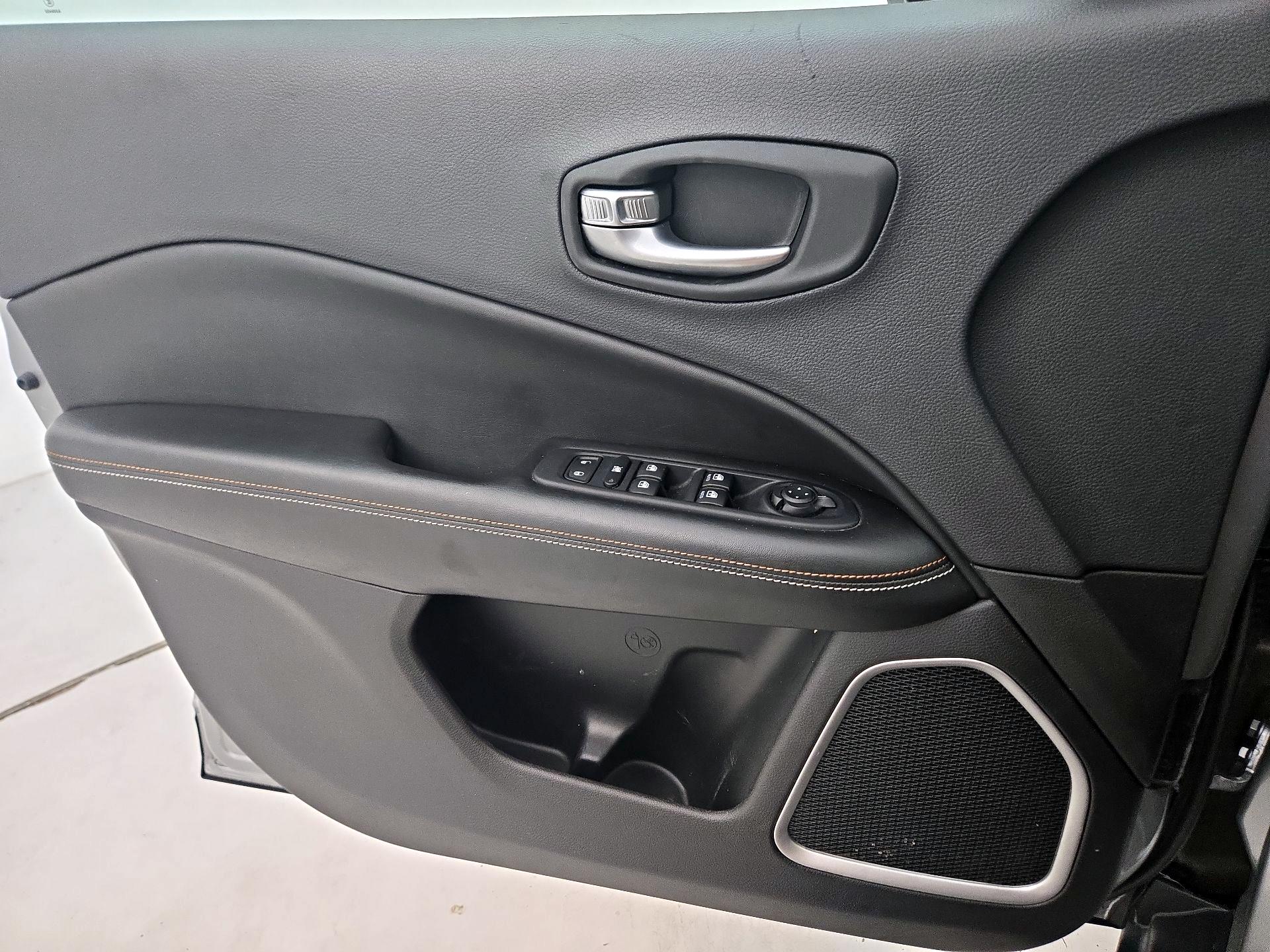Thumbnail: 2021 Jeep Compass - 12