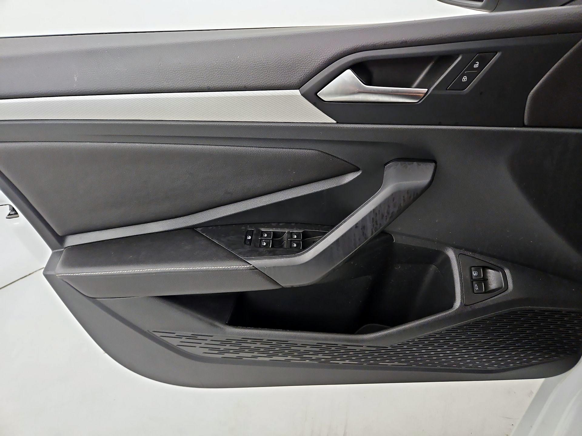 Thumbnail: 2023 Volkswagen Jetta - 12