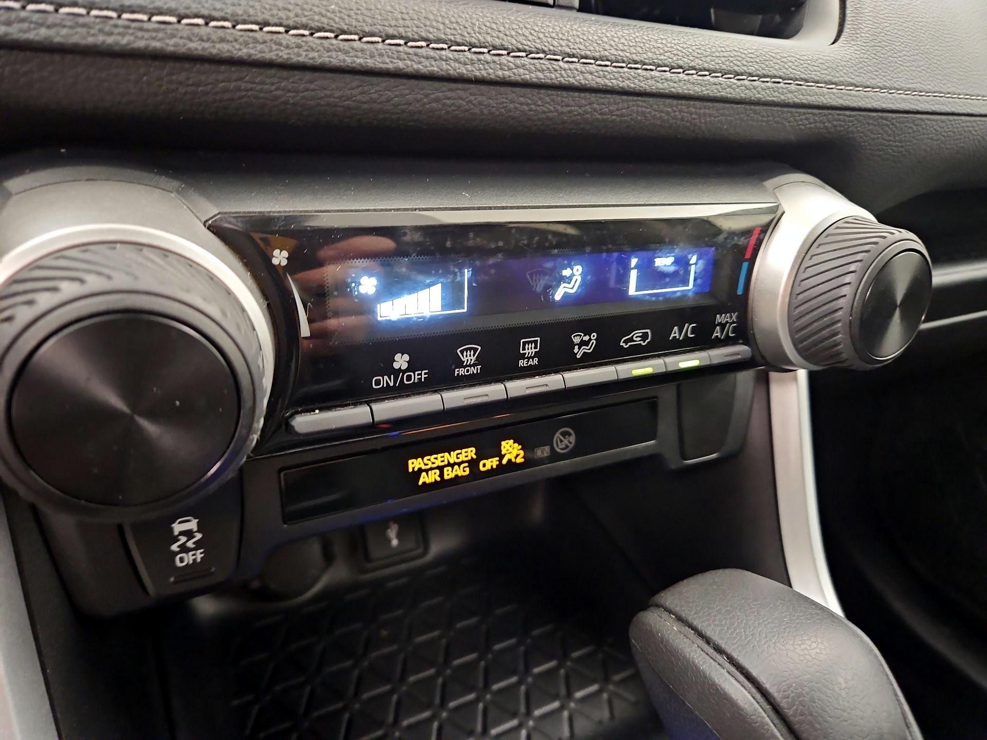 Thumbnail: 2021 Toyota RAV4 - 16