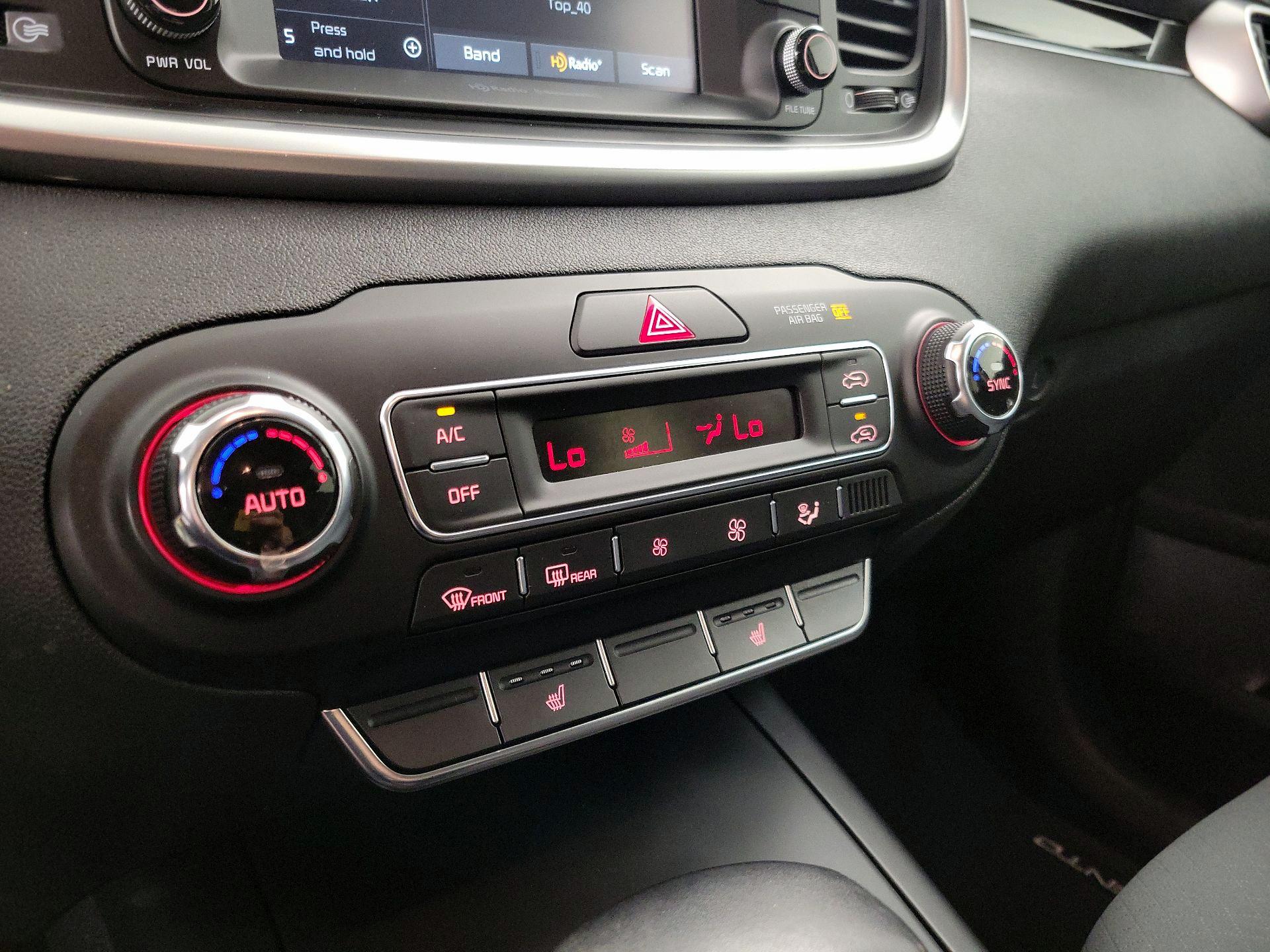 Thumbnail: 2019 Kia Sorento - 16