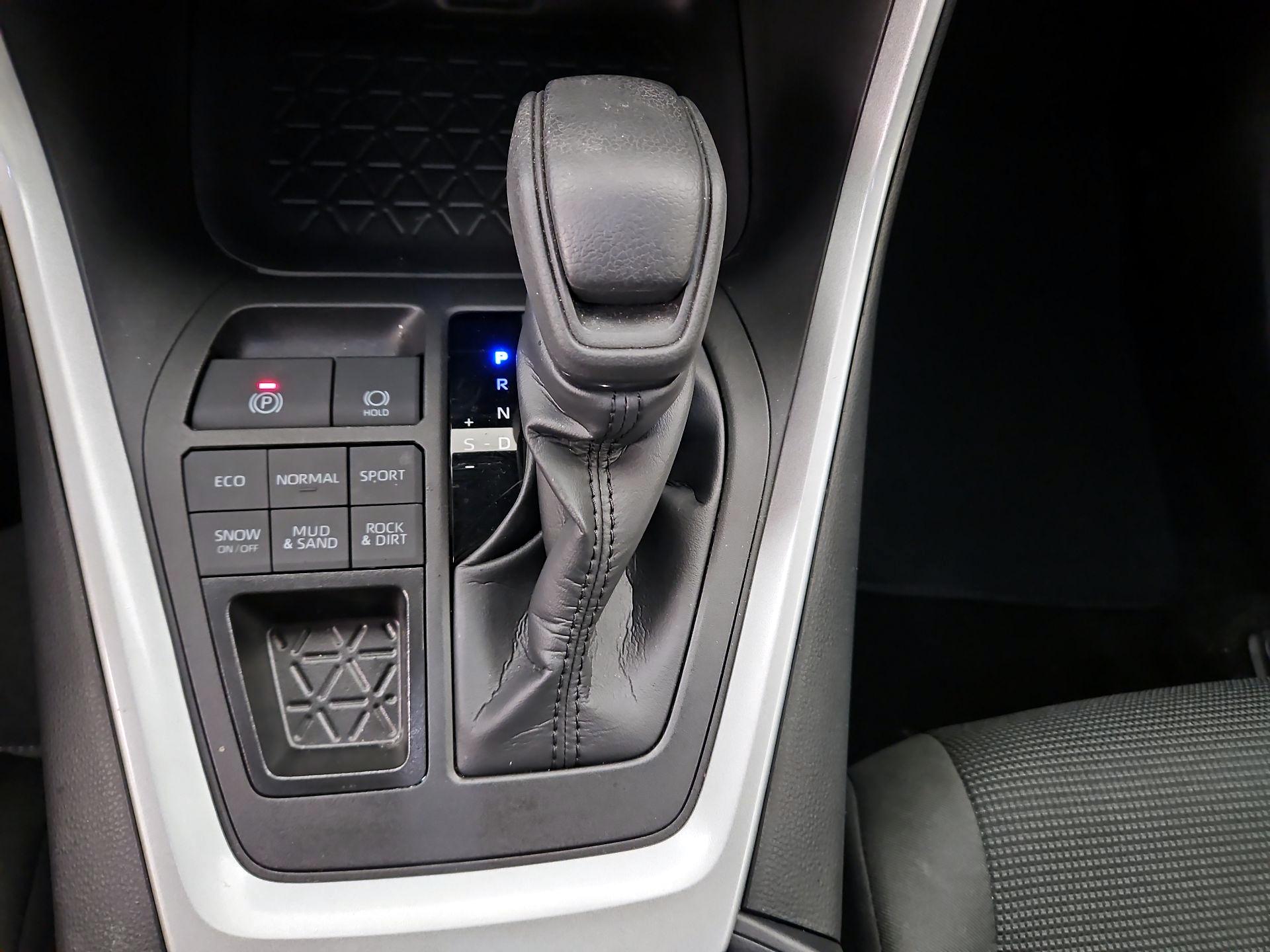 Thumbnail: 2024 Toyota RAV4 - 17
